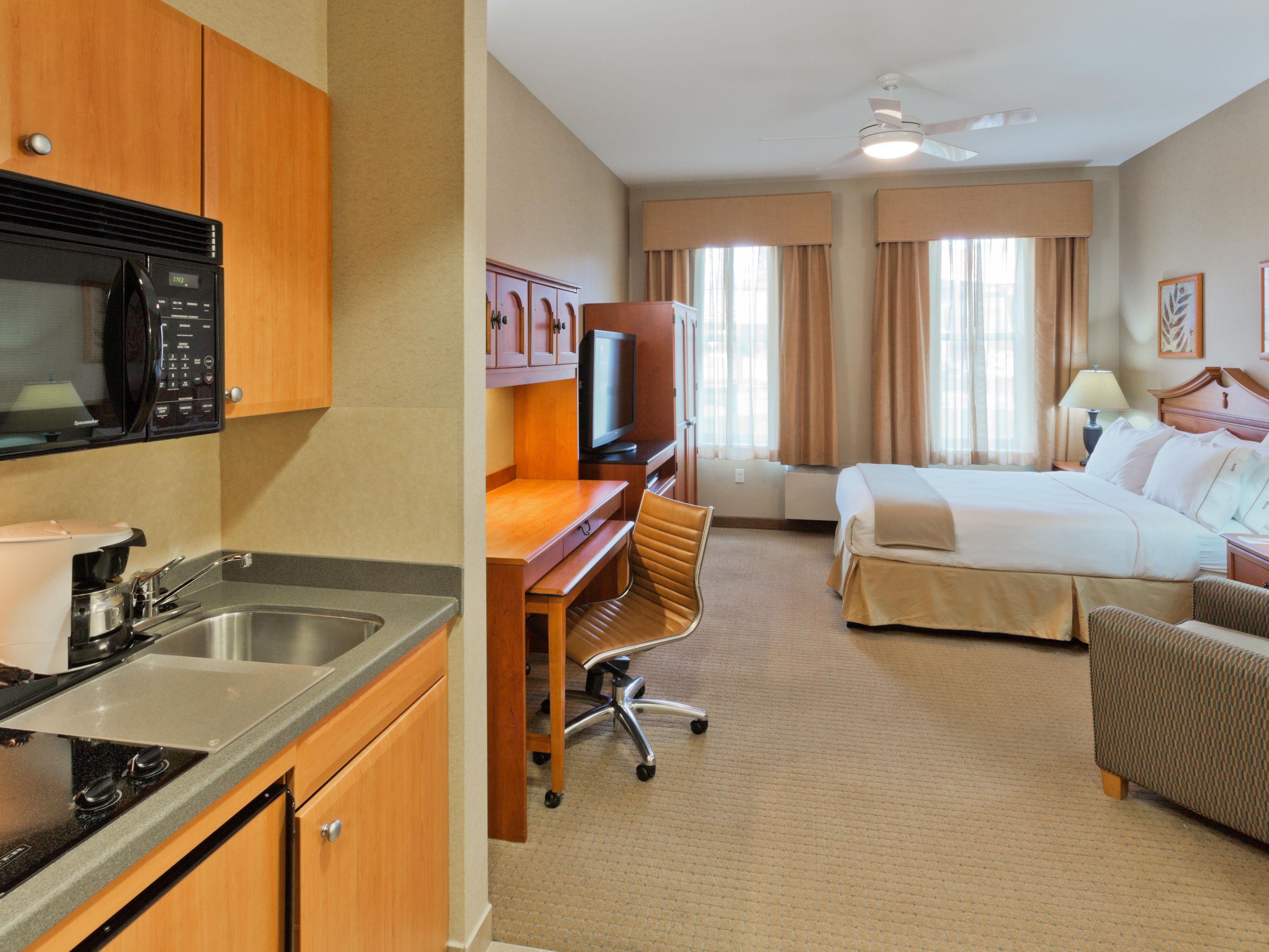 Rooms and Rates for IHG Army Hotels Rainier Inn & Rainier Complex at Joint Base LewisMcchord