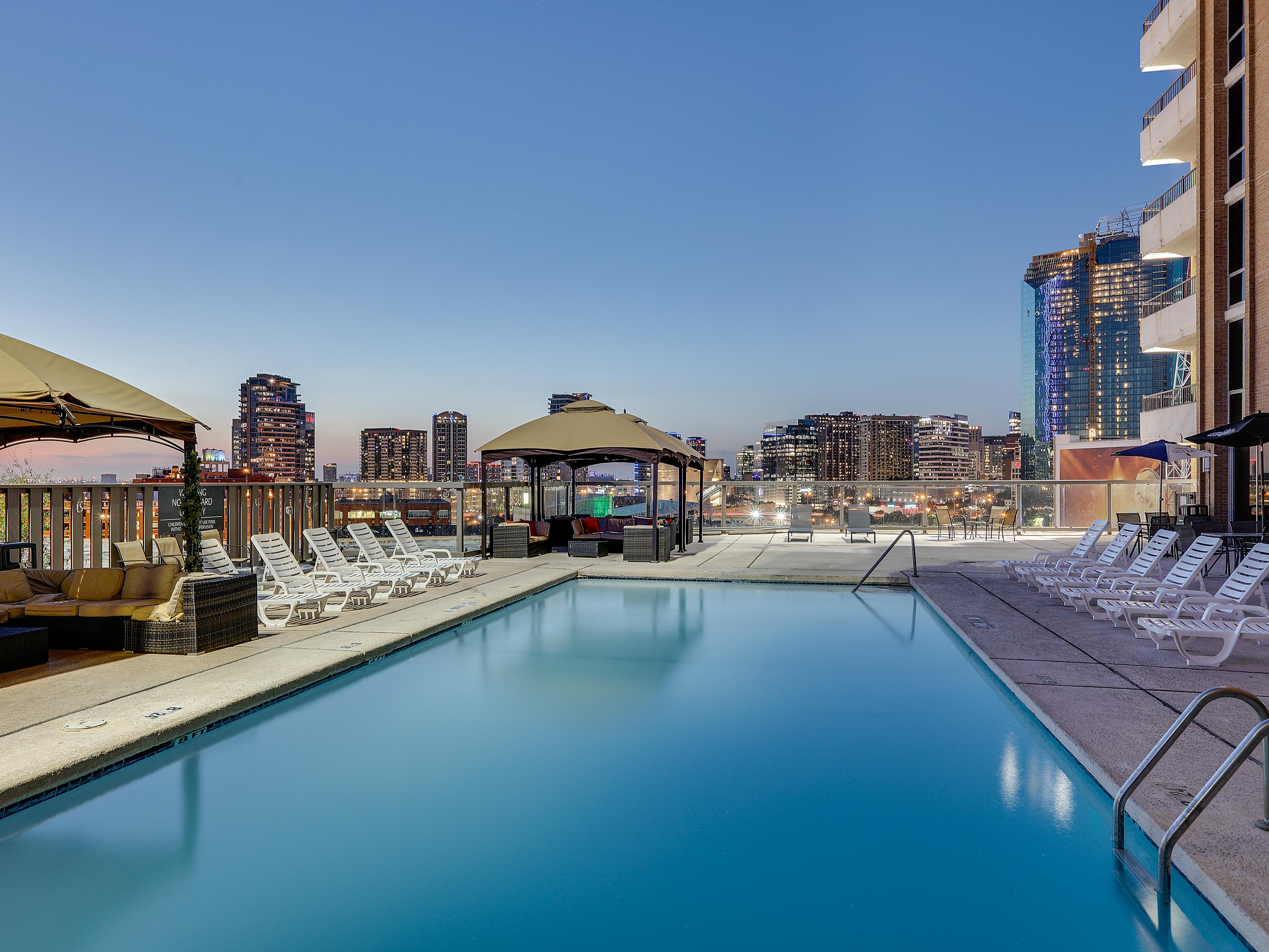 Overview And Fact Sheet For The Crowne Plaza Dallas Downtown