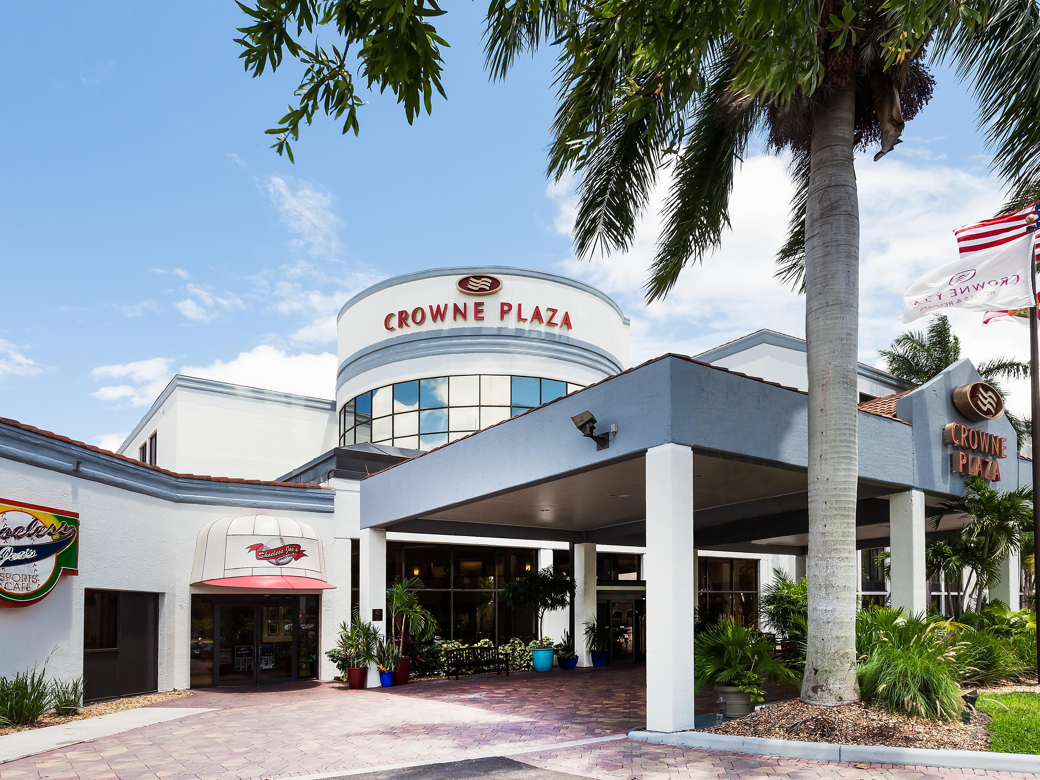 Hotels In Fort Myers Fl Crowne Plaza Fort Myers At Bell