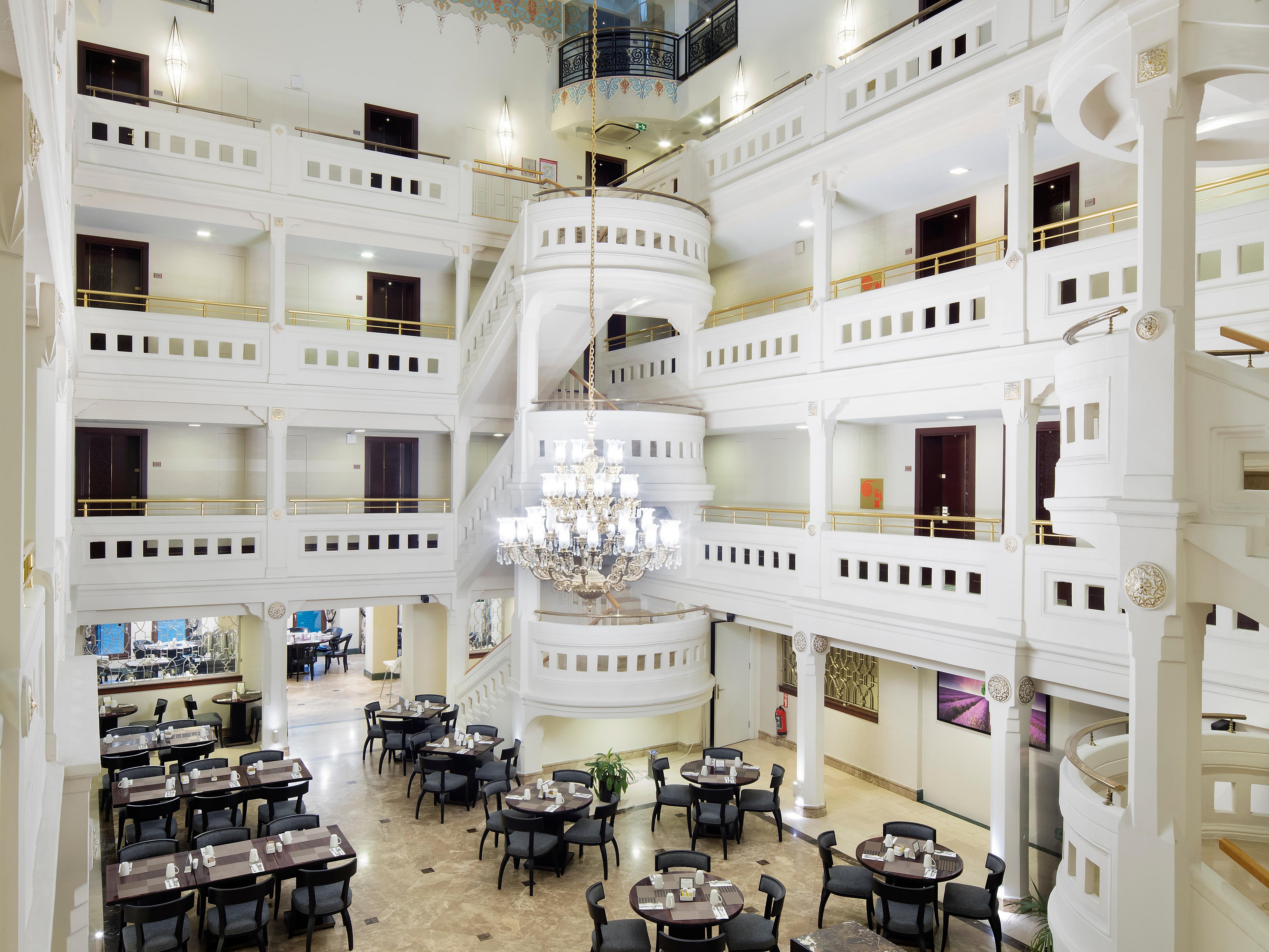 Crowne plaza istanbul old city. Crowne Plaza old City 5*. Baku Plaza Стамбул. Crowne Plaza Tashkent.