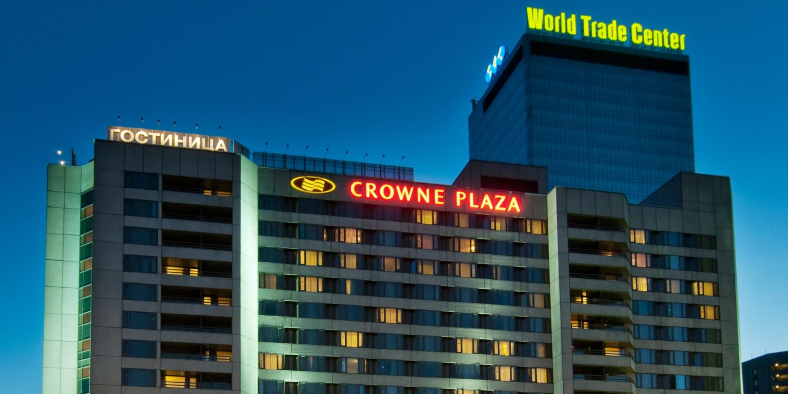 Международная 2 1. Парковка Москва Crown Plaza. Крона Плаза. Краун Плаза отель снаружи. Центр ТРЕЙД.