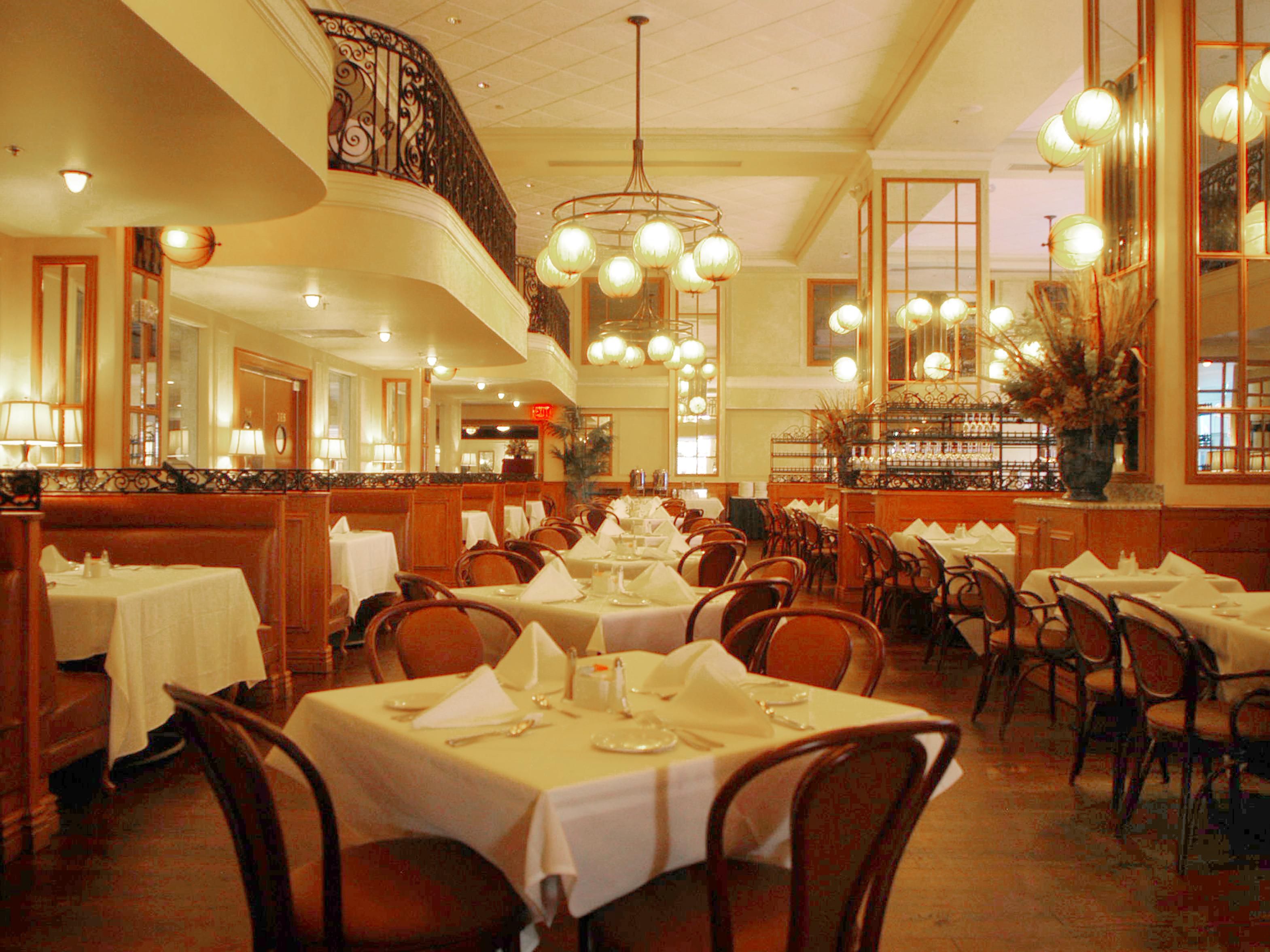 Restaurants Near New Orleans French Quarter - Crowne Plaza
