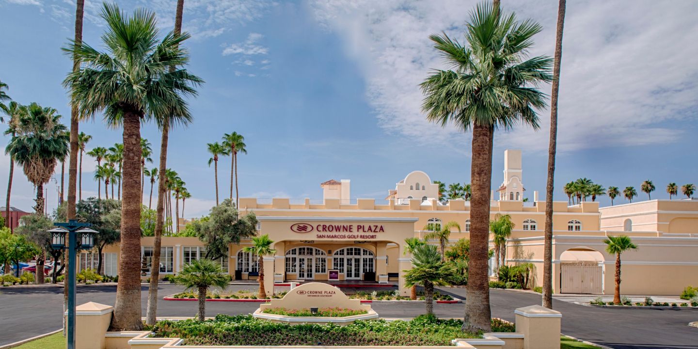 PetFriendly Hotels in Chandler, AZ Crowne Plaza Resort Phoenix