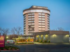 Crowne Plaza Saddle Brook in Corona, New York