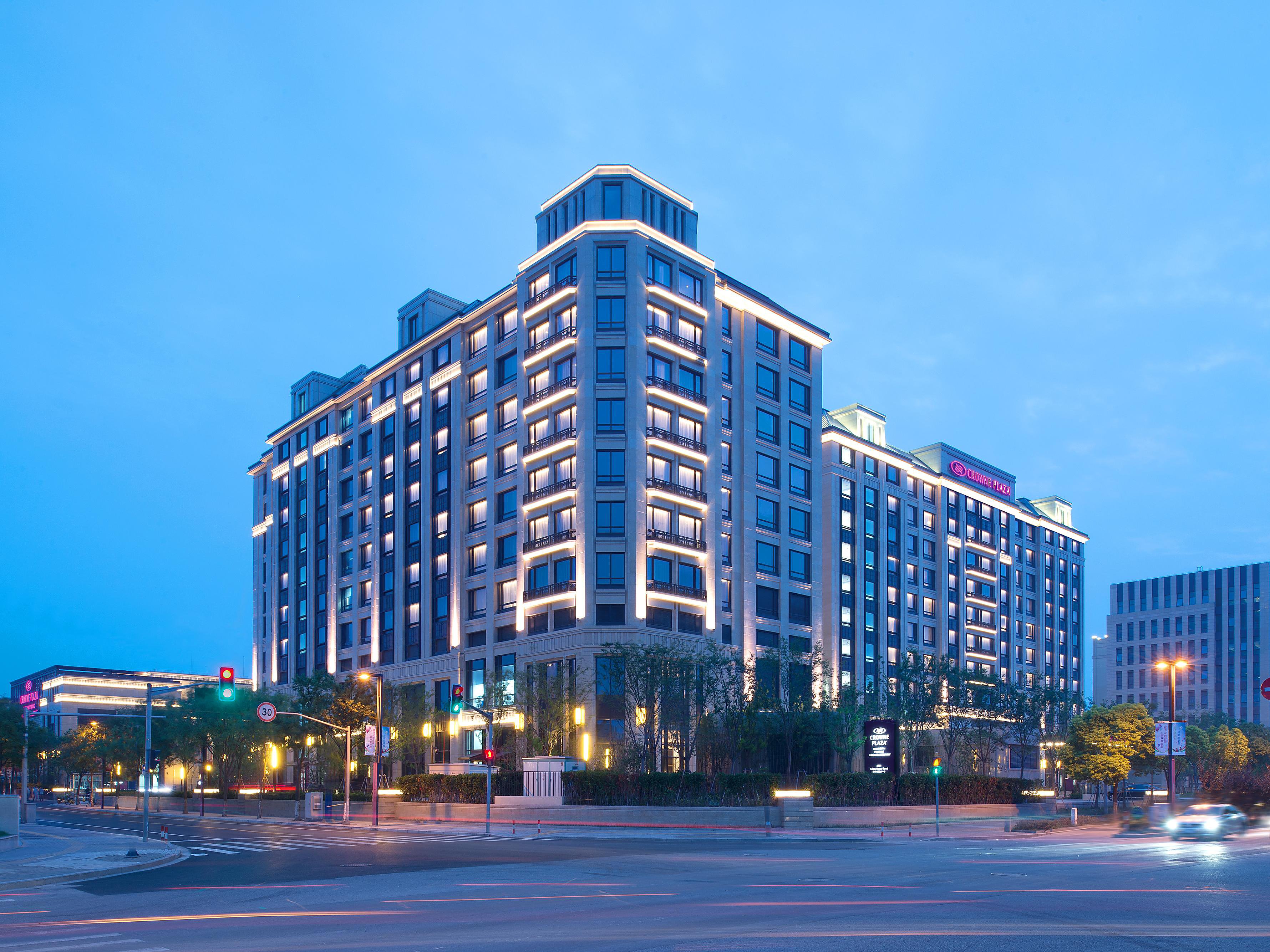 Hotels Near Shanghai World Expo Center Crowne Plaza - 