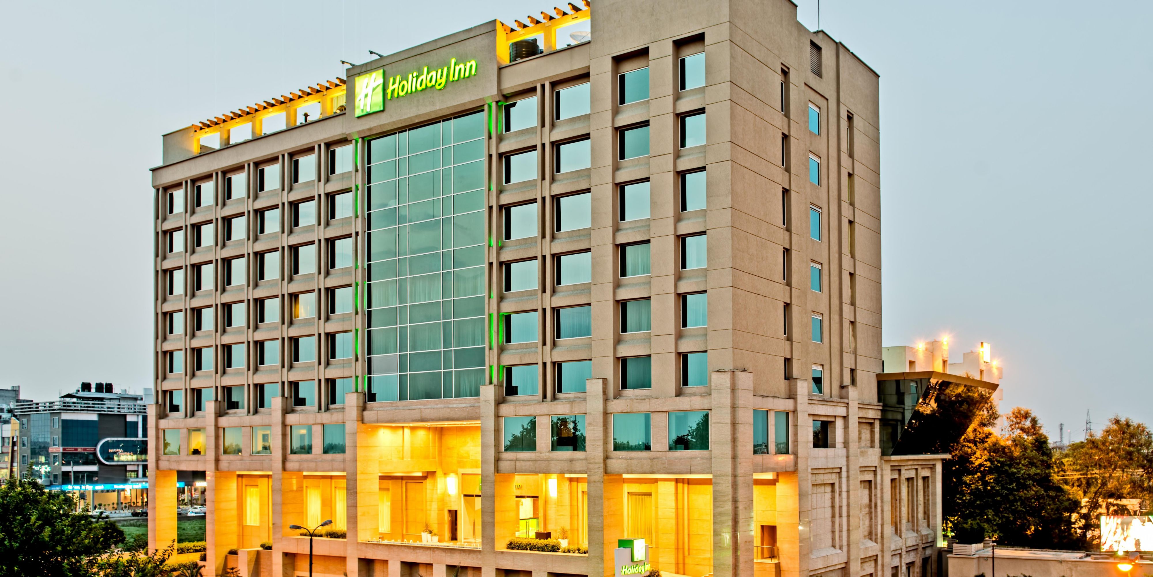 Hk Clarks Inn Hotel Amritsar Reviews Photos Offers