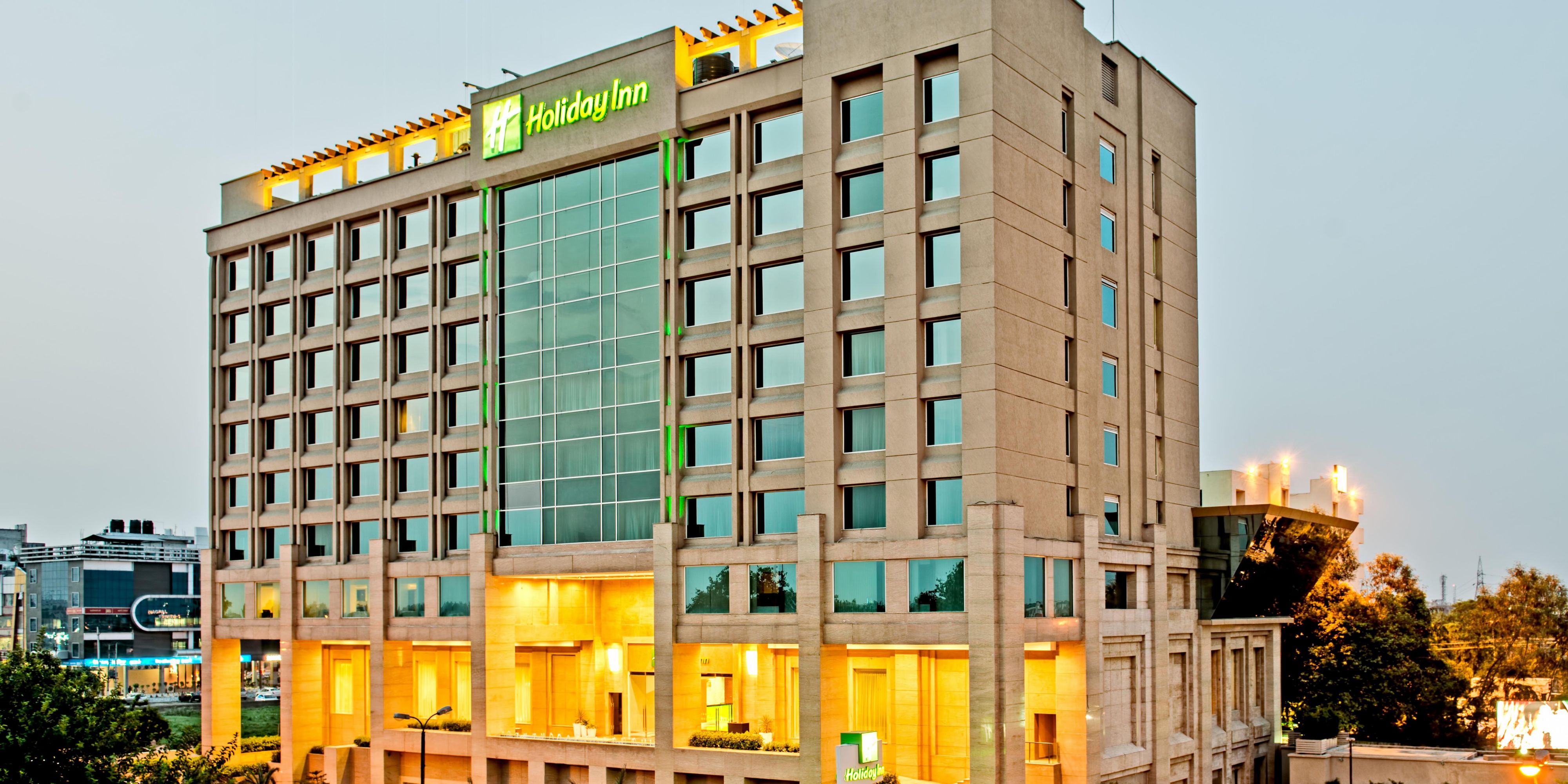 Hotel Hk Clarks Inn Amritsar Address