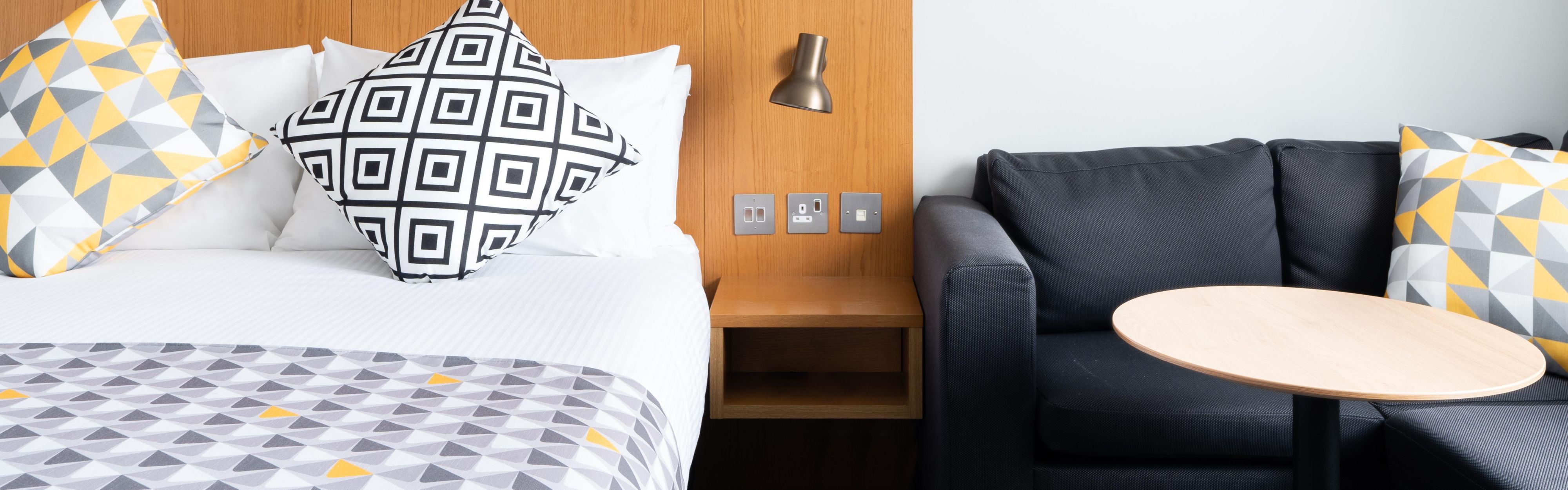 Holiday Inn Bournemouth Room Pictures Amenities