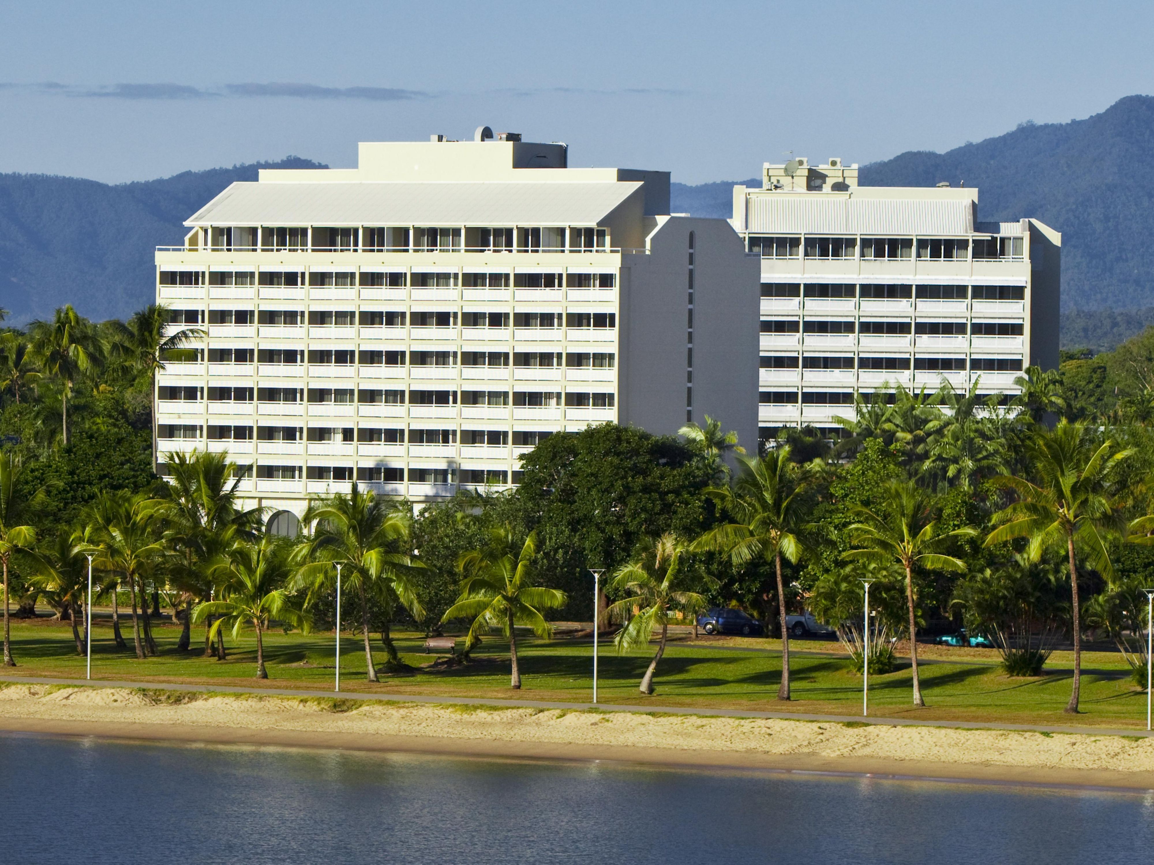 Holiday Inn Cairns Harbourside Hotel by IHG