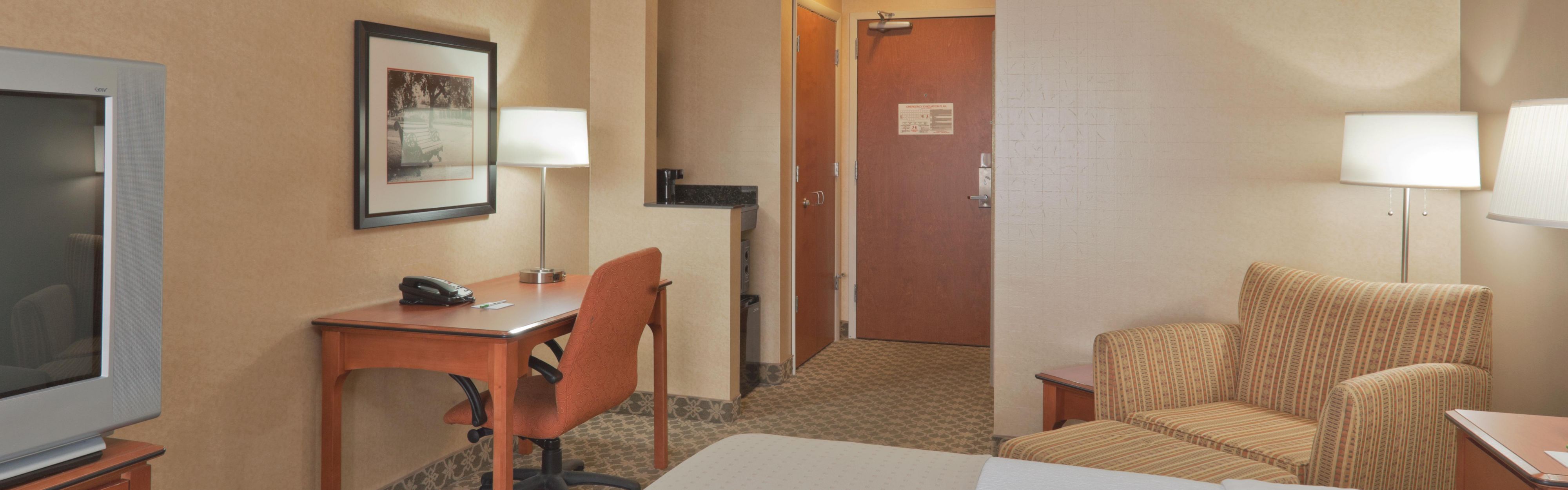 Holiday Inn Carbondale Conference Center Room Pictures Amenities