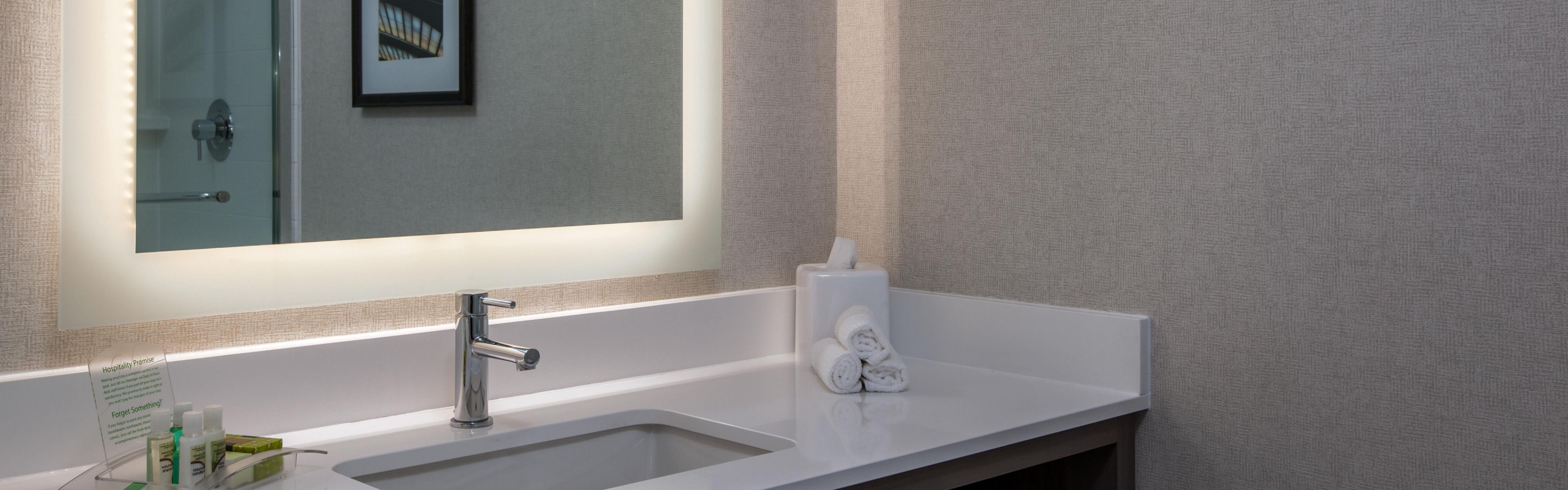 Holiday Inn Cleveland Clinic Room Pictures Amenities