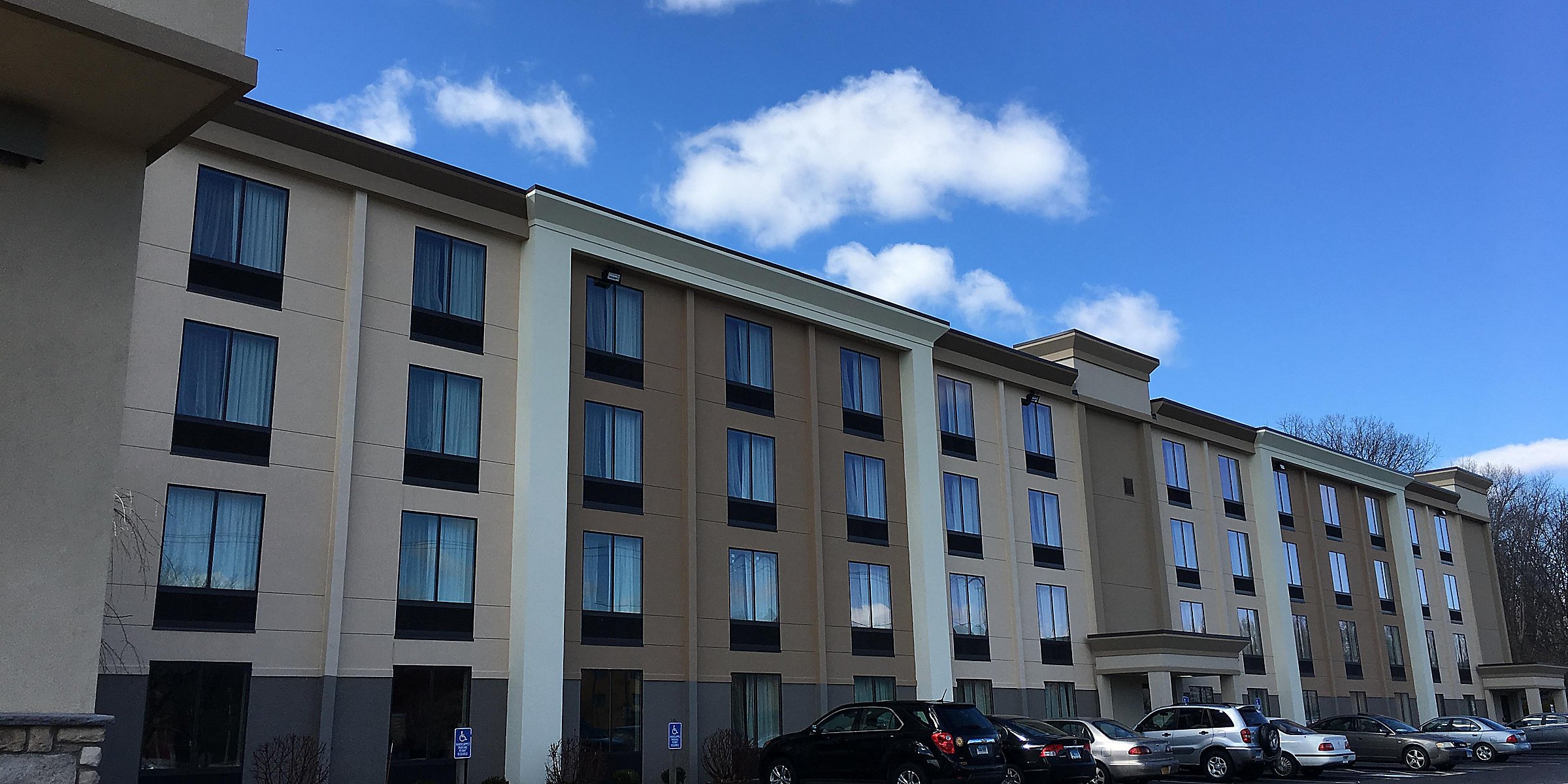 Pet Friendly Hotels In Danbury Ct Holiday Inn Danbury Bethel I 84