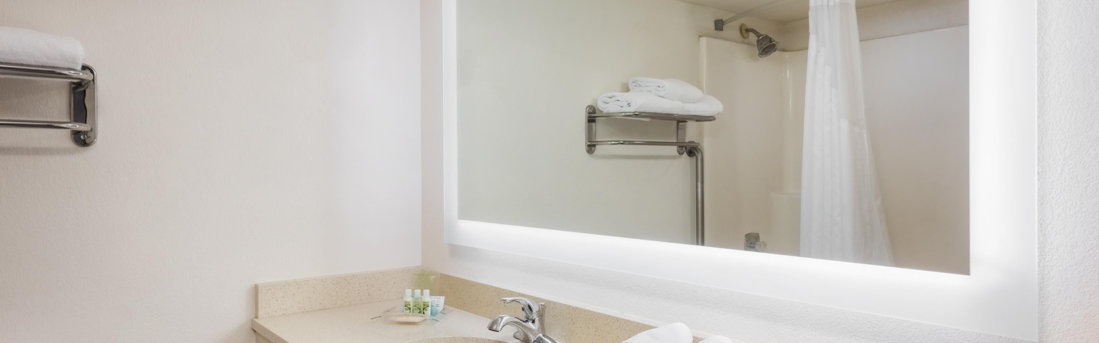 Holiday Inn Saint Louis West At Six Flags Room Pictures Amenities