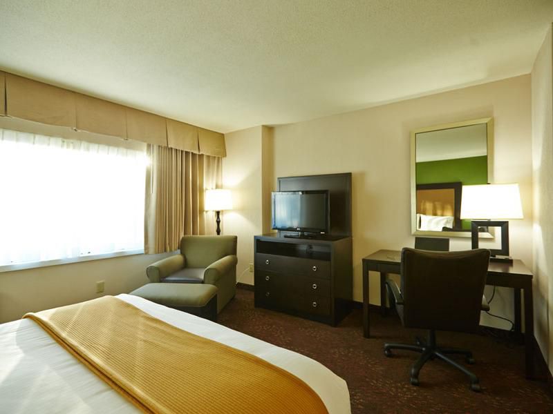 Rooms and Rates for IHG Army Hotels Knadle Hall at Fort Belvoir
