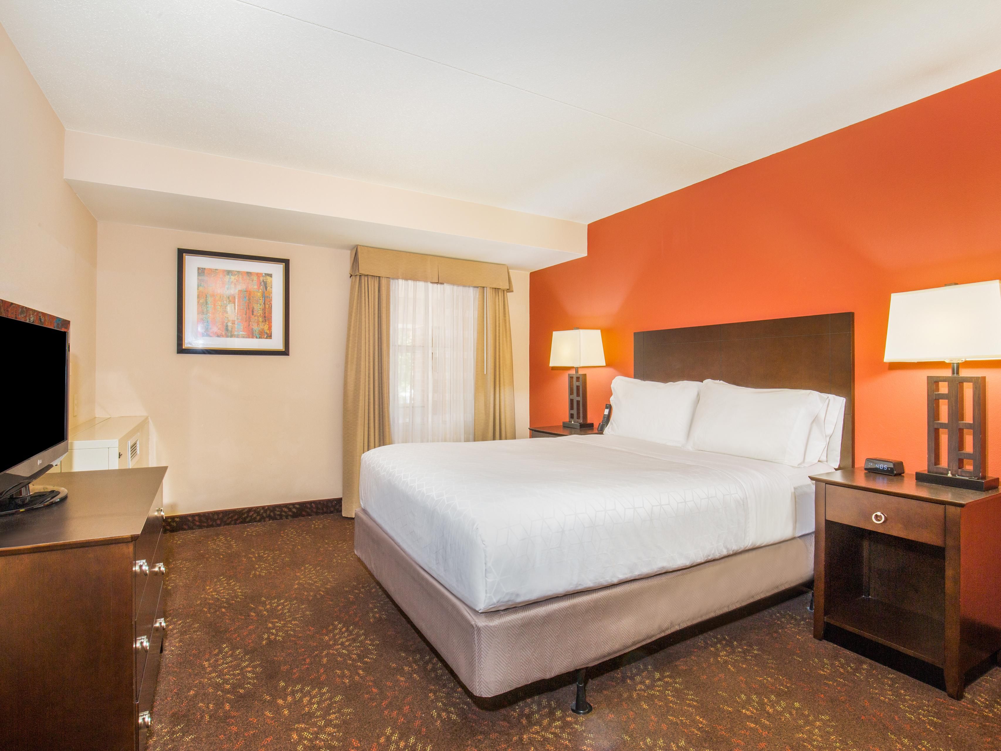 Rooms and Rates for IHG Army Hotels Hoge Hall at Ft. Leavenworth