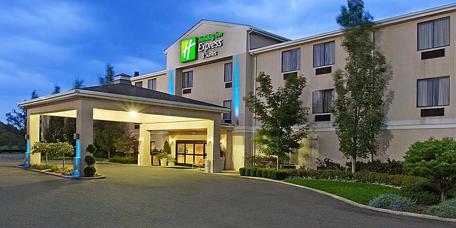 Holiday Inn Express Suites Alliance Hotel By Ihg