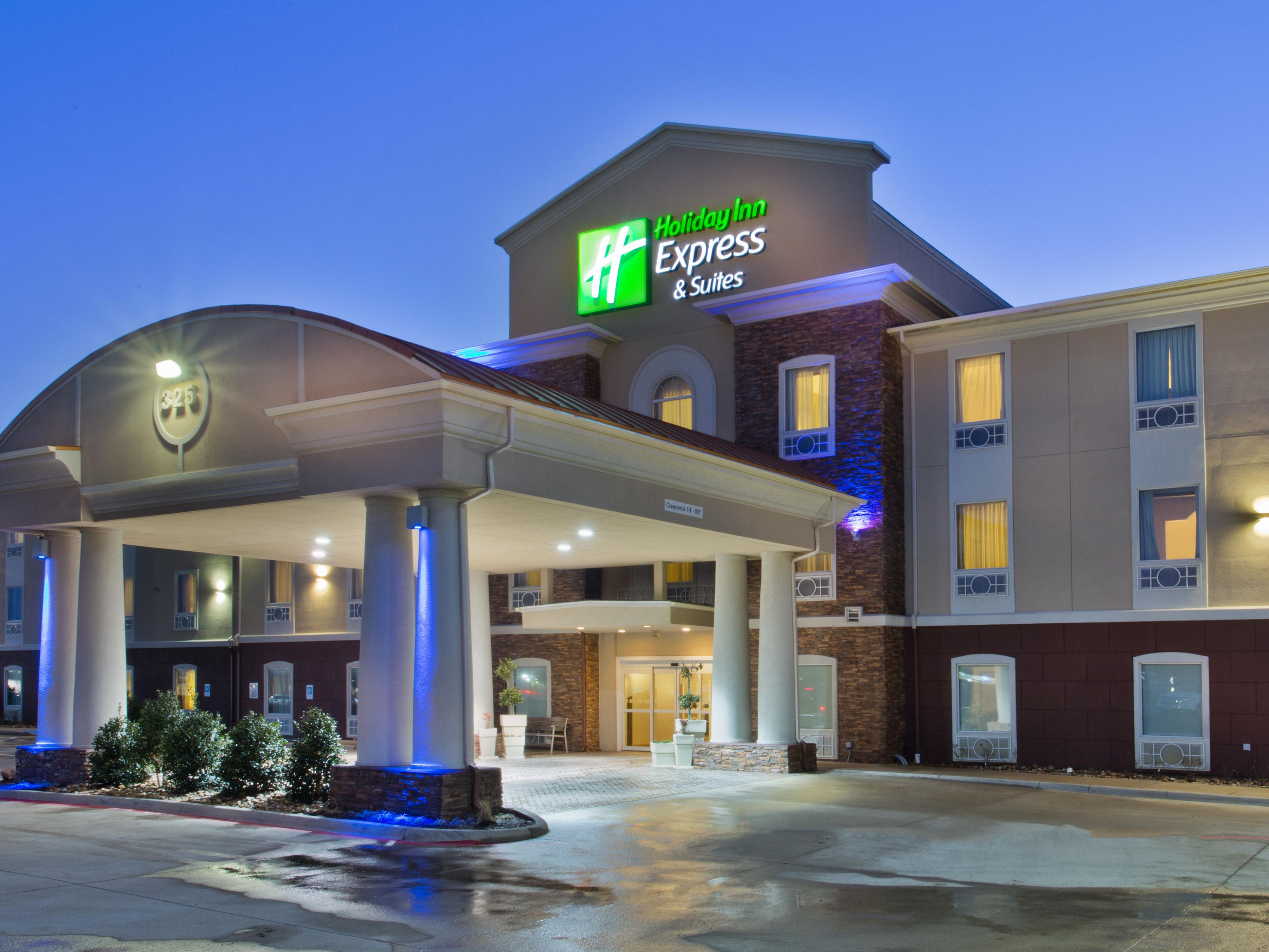 Holiday Inn Express Suites Alvarado Hotel IHG