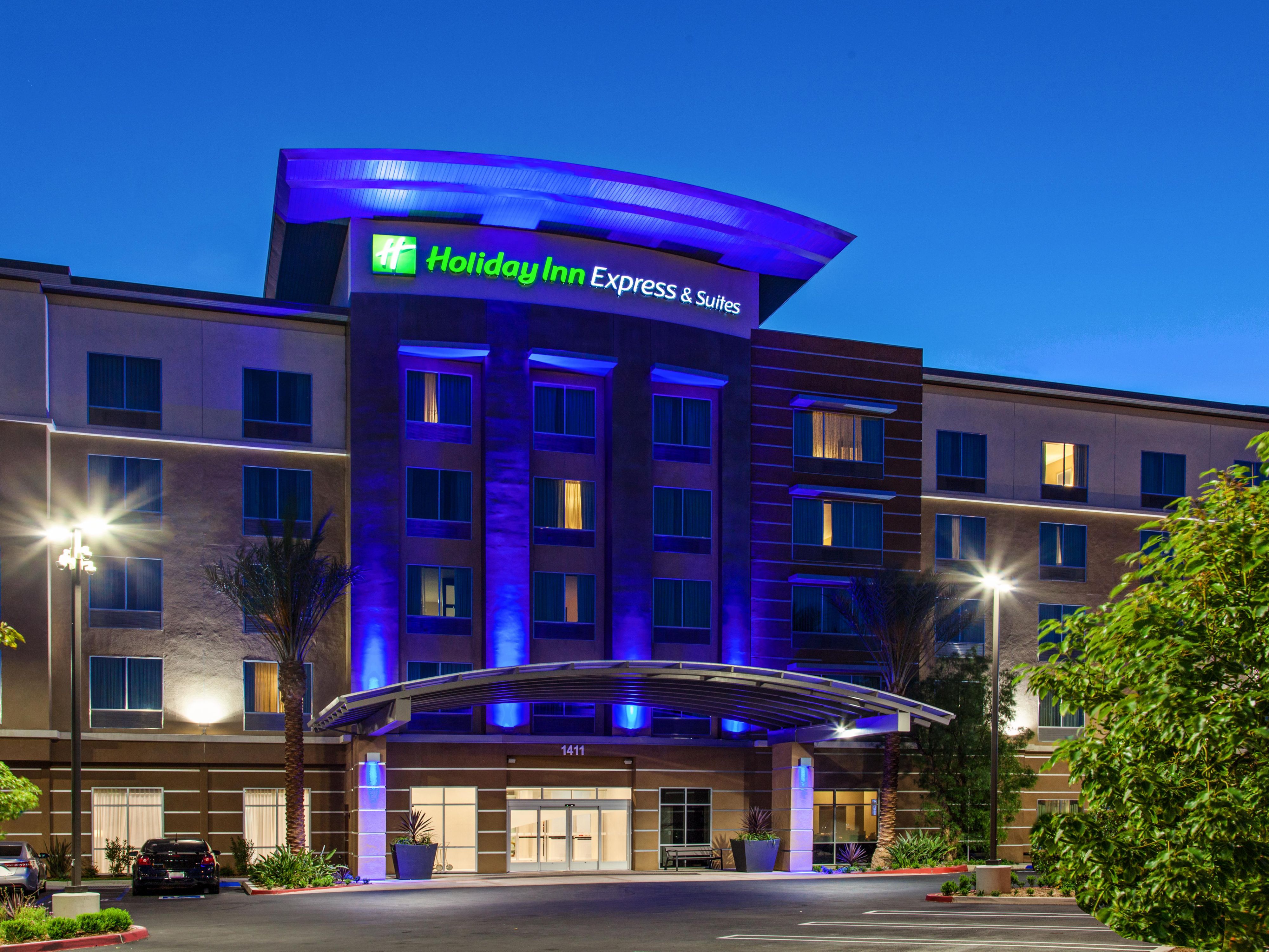  Holiday  Inn  Express  Suites  Anaheim Resort Area Hotel  by IHG