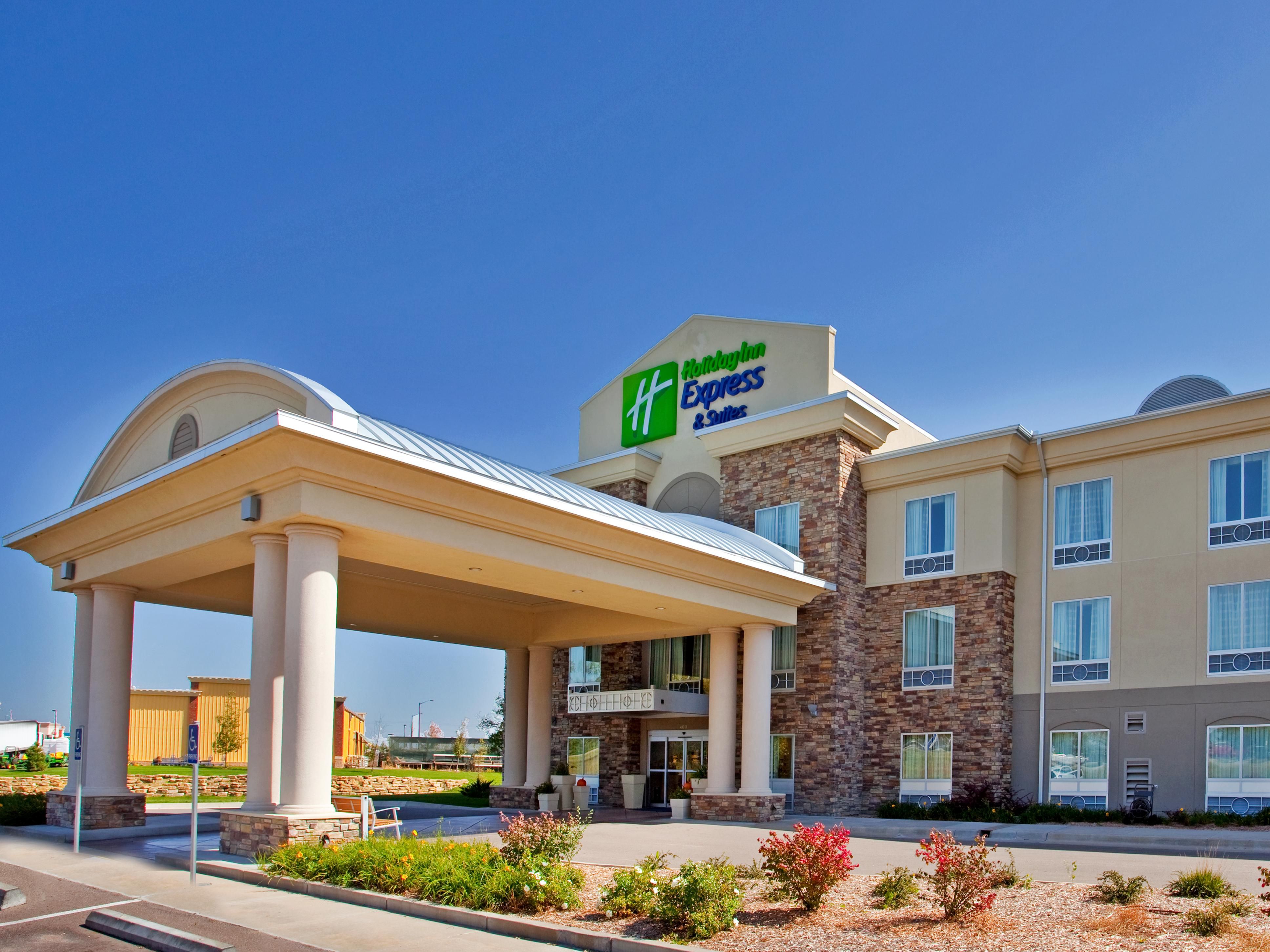 Hotels in Andover, KS | Holiday Inn Express & Suites East ...
