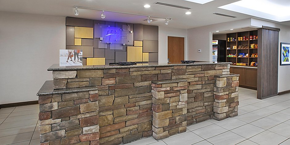 Kid Friendly Hotels In Auburn Hills Mi Holiday Inn Express