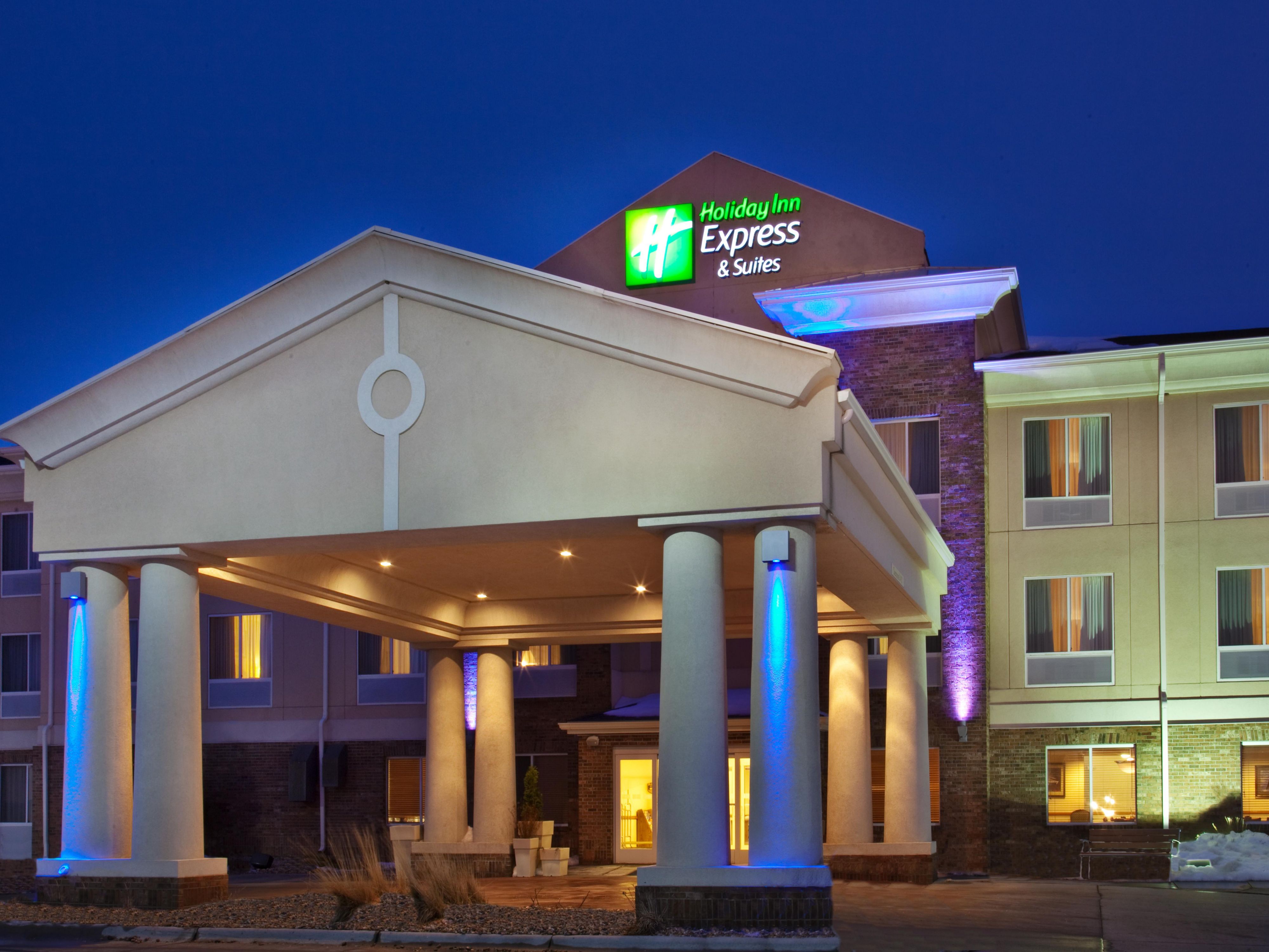 Holiday Inn Express & Suites Bellevue (Omaha Area) - Hotel Reviews & Photos