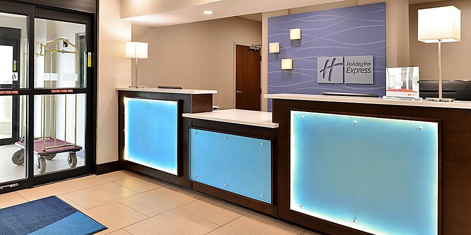 Holiday Inn Express Suites Cincinnati Blue Ash Hotel By Ihg