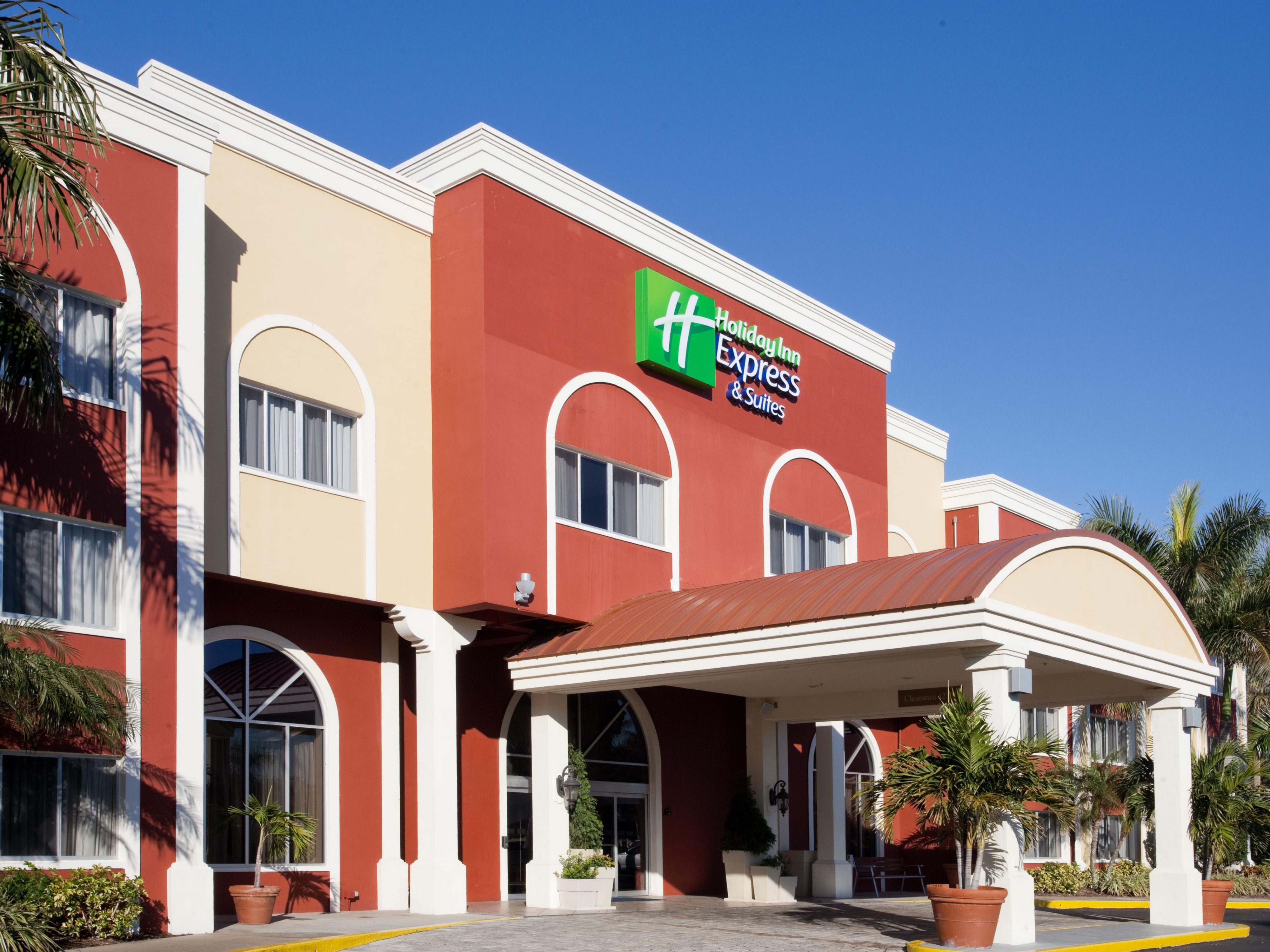 Hotel in Bradenton Beach, FL Holiday Inn Express & Suites