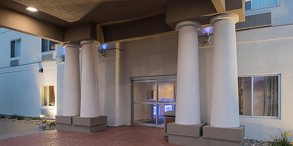 Holiday Inn Express Suites Burlington Hotel By Ihg