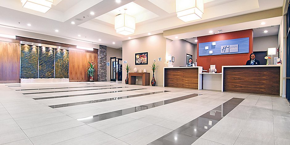 Holiday Inn Express Suites Calgary Nw University Area