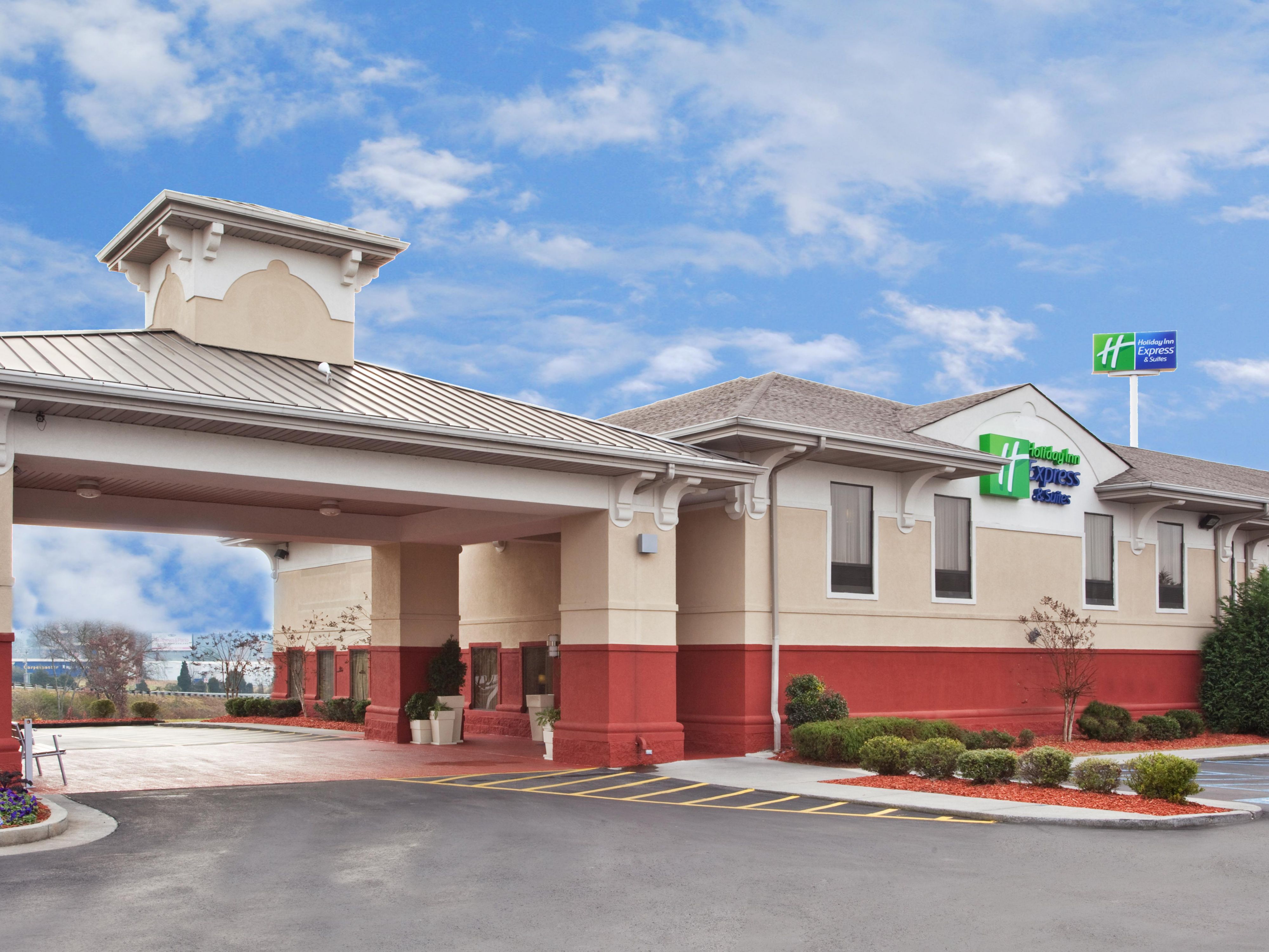 Holiday Inn Express & Suites Calhoun Hotel by IHG