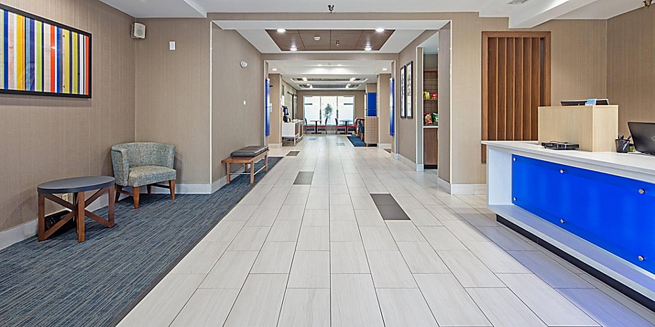 Holiday Inn Express Suites Chattanooga East Ridge Hotel