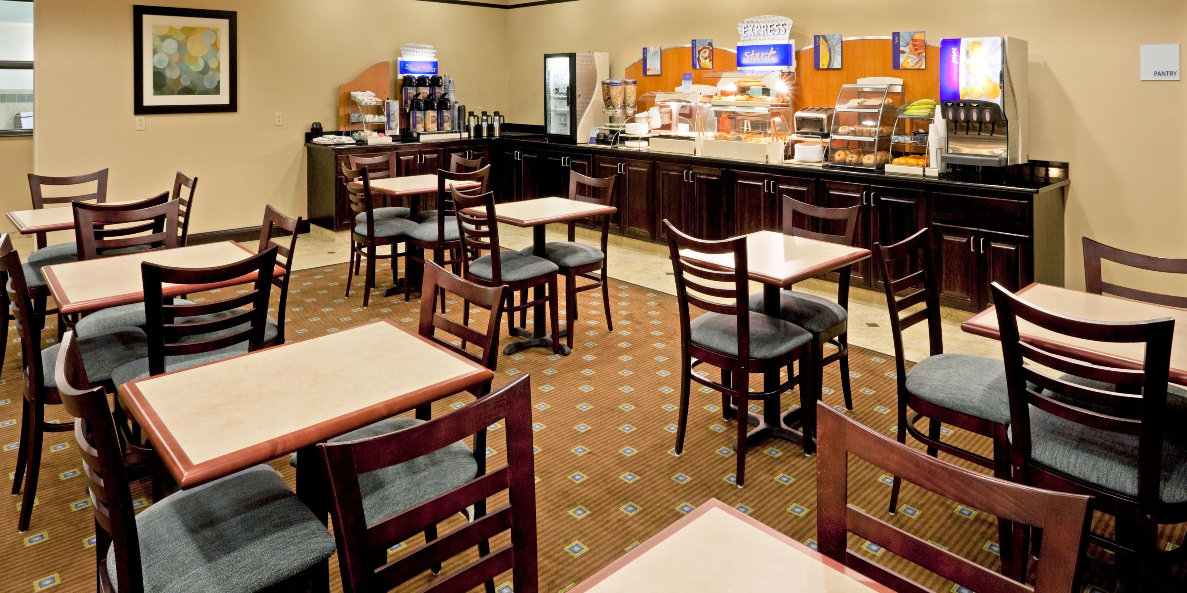 Syracuse Airport Hotel Holiday Inn Express Suites Syracuse