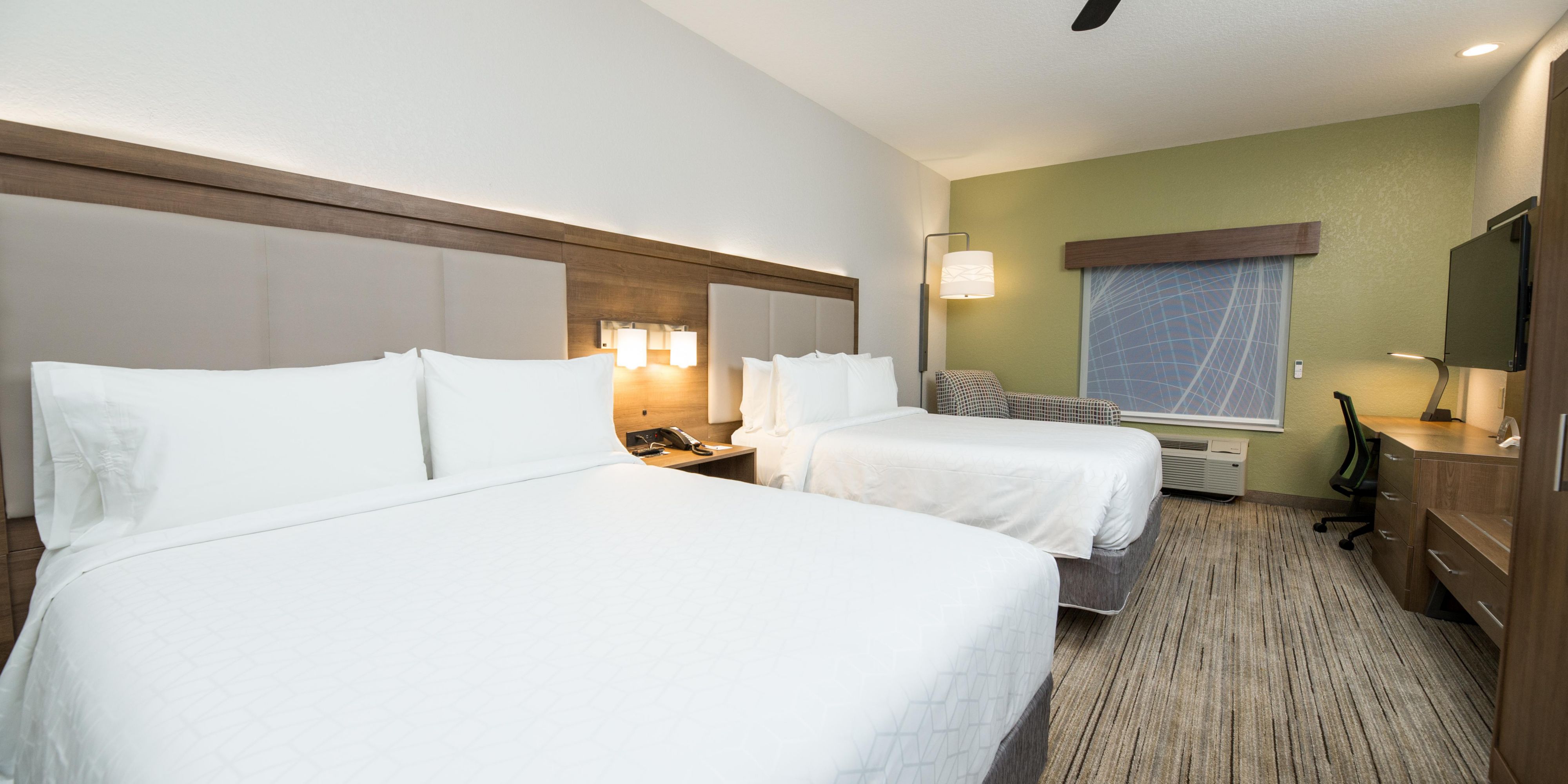 Holiday Inn Express Suites Clinton Hotel By Ihg