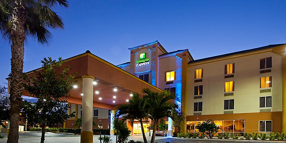 Hotel In Cocoa Beach Florida Holiday Inn Express Suites
