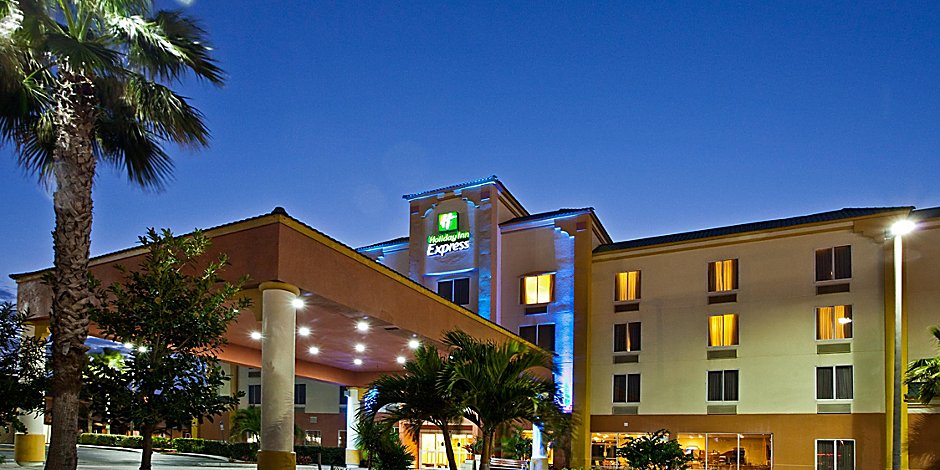 Hotel In Cocoa Beach Florida Holiday Inn Express Suites