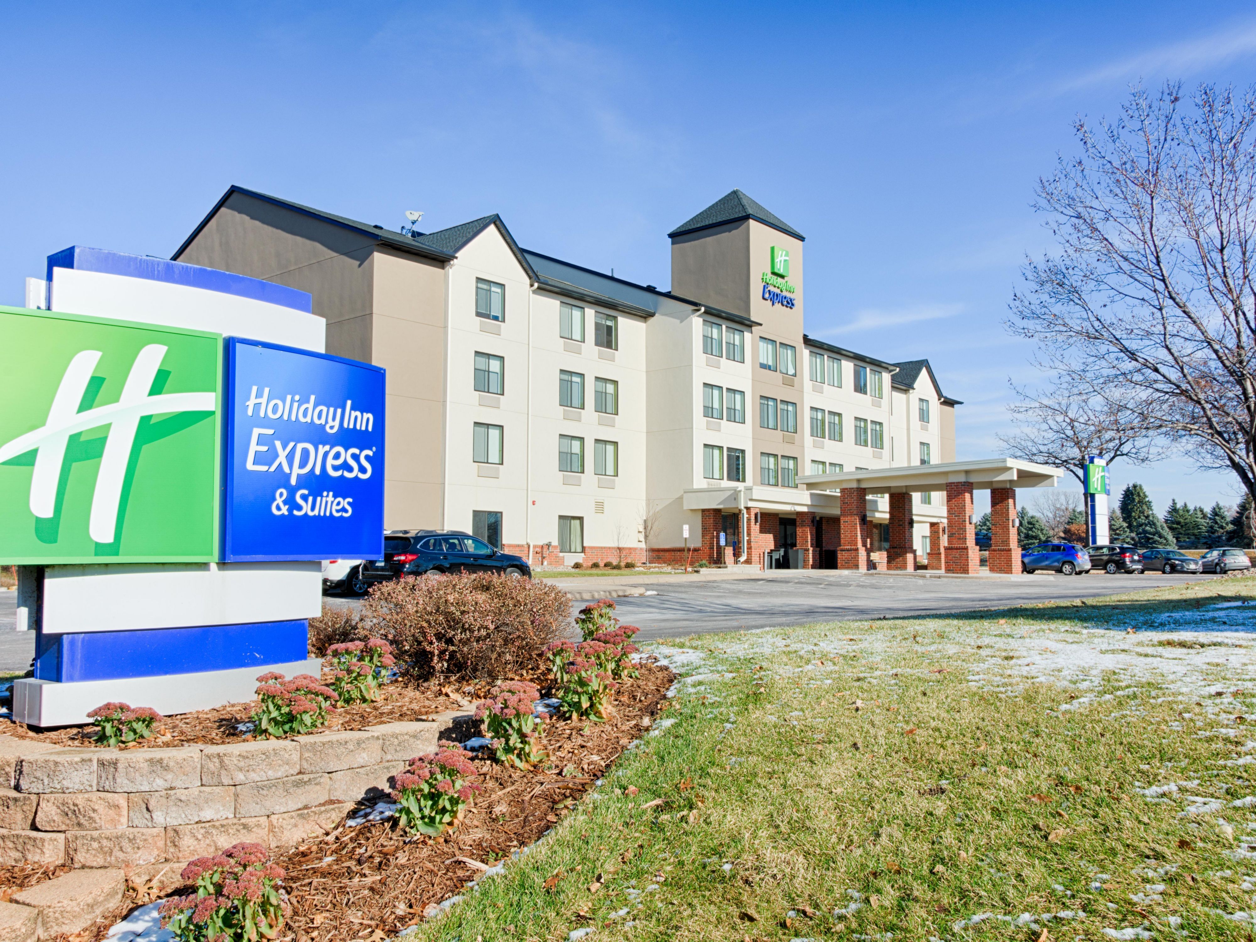 Holiday Inn Express & Suites Coon Rapids-Blaine Area Hotel by IHG