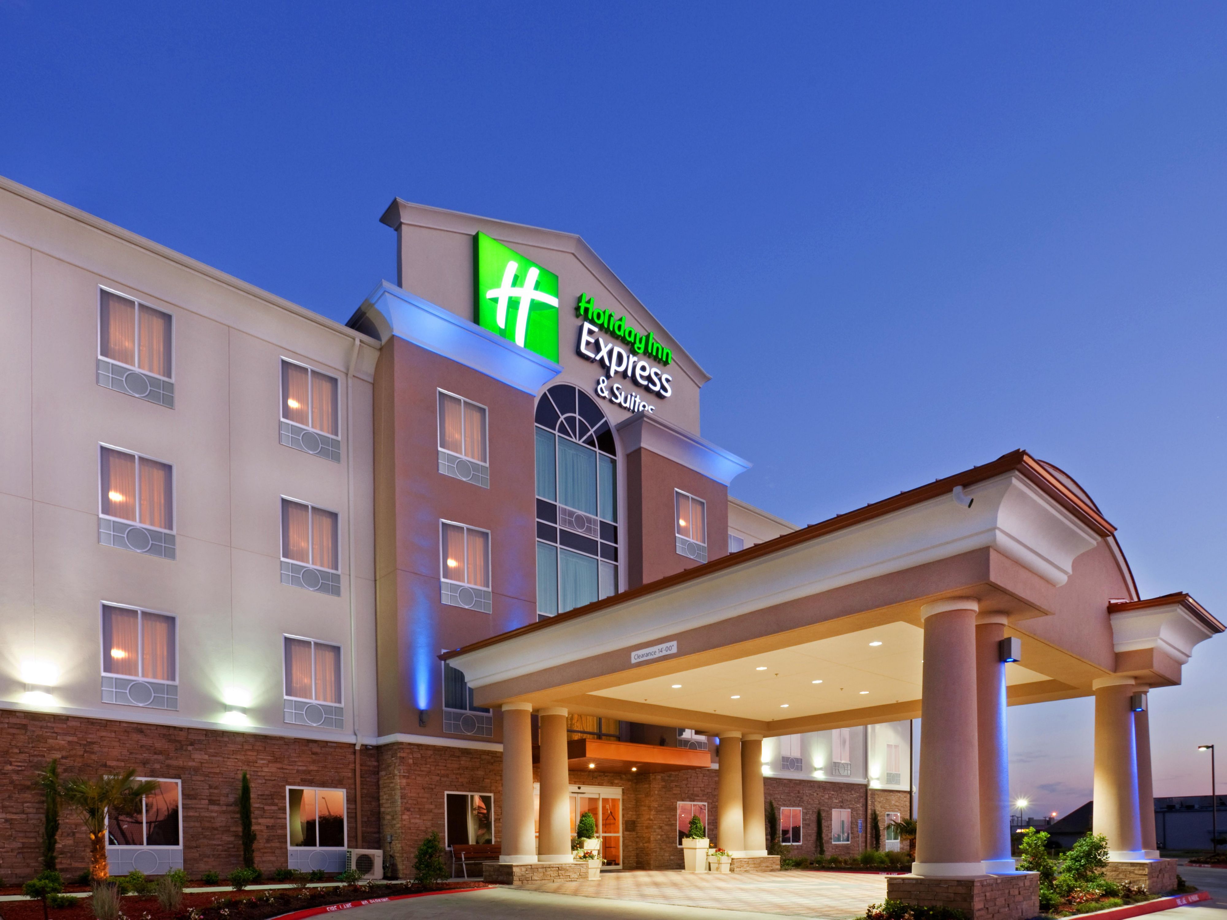 Dallas Hotels with Indoor Pools | Holiday Inn Express & Suites Dallas W