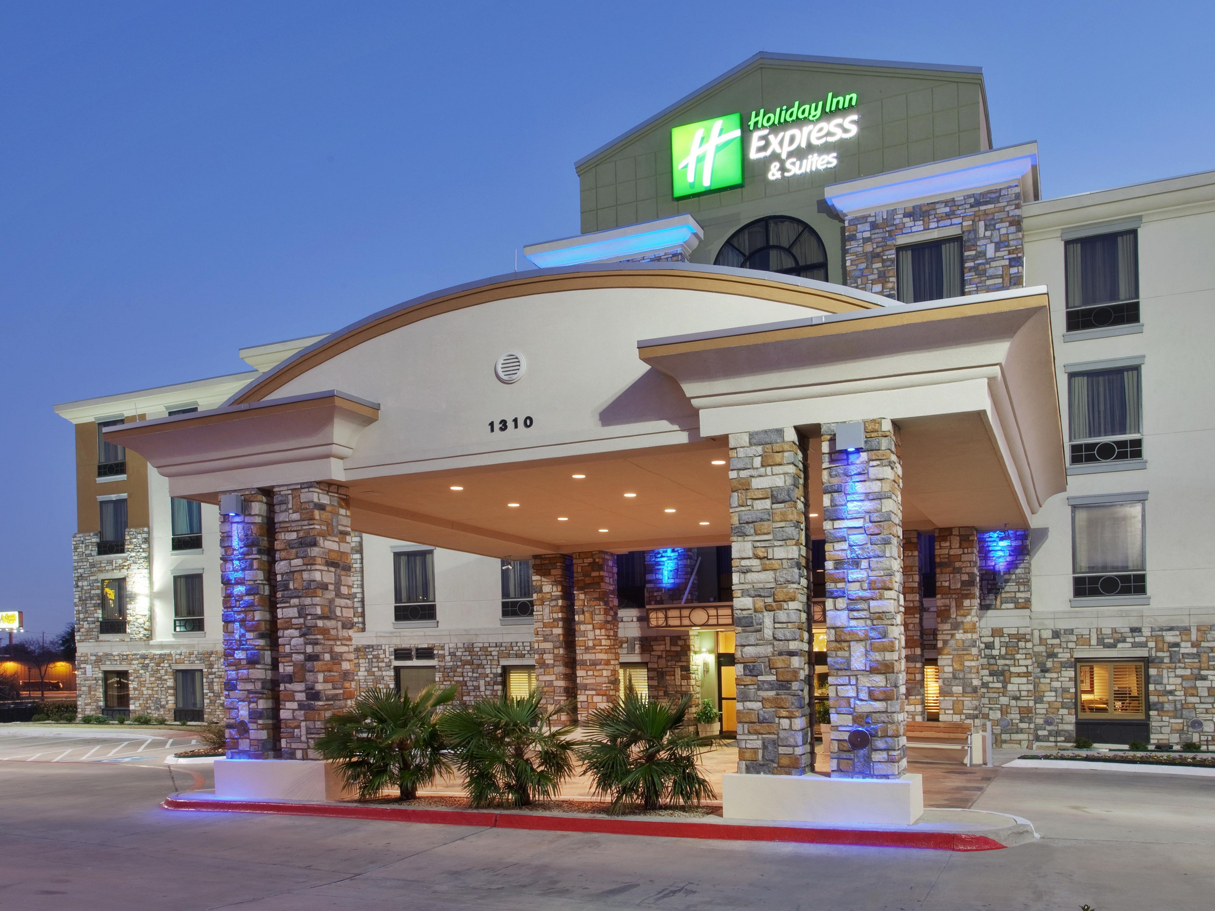  Holiday  Inn  Express  Suites  Dallas South Desoto Hotel  