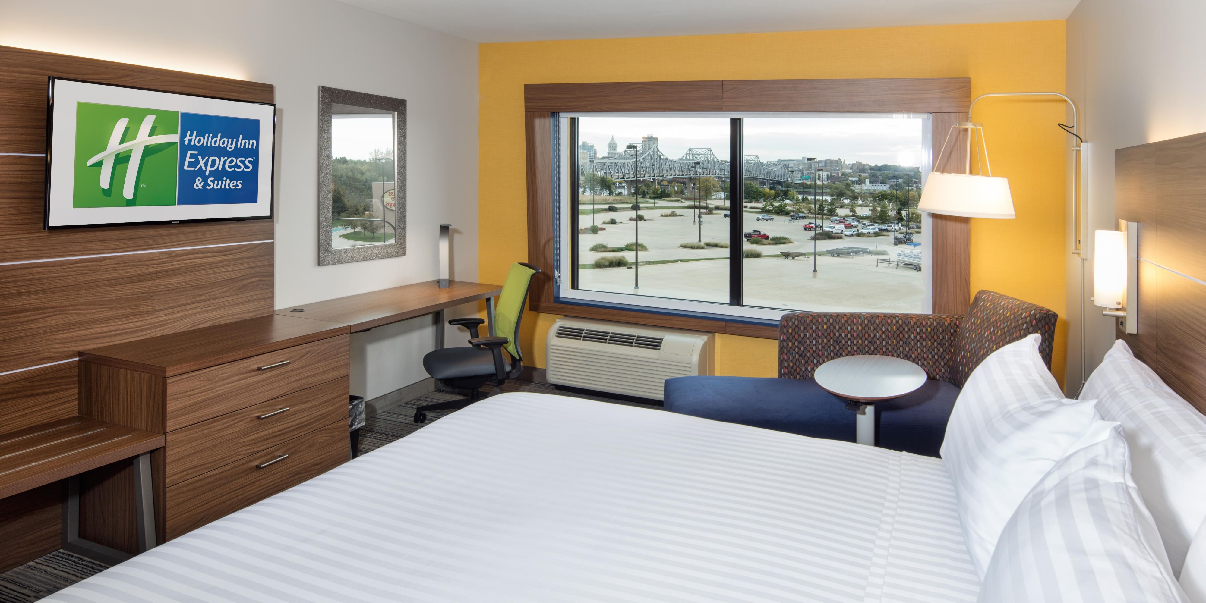 Holiday Inn Express Suites East Peoria Riverfront Hotel By Ihg