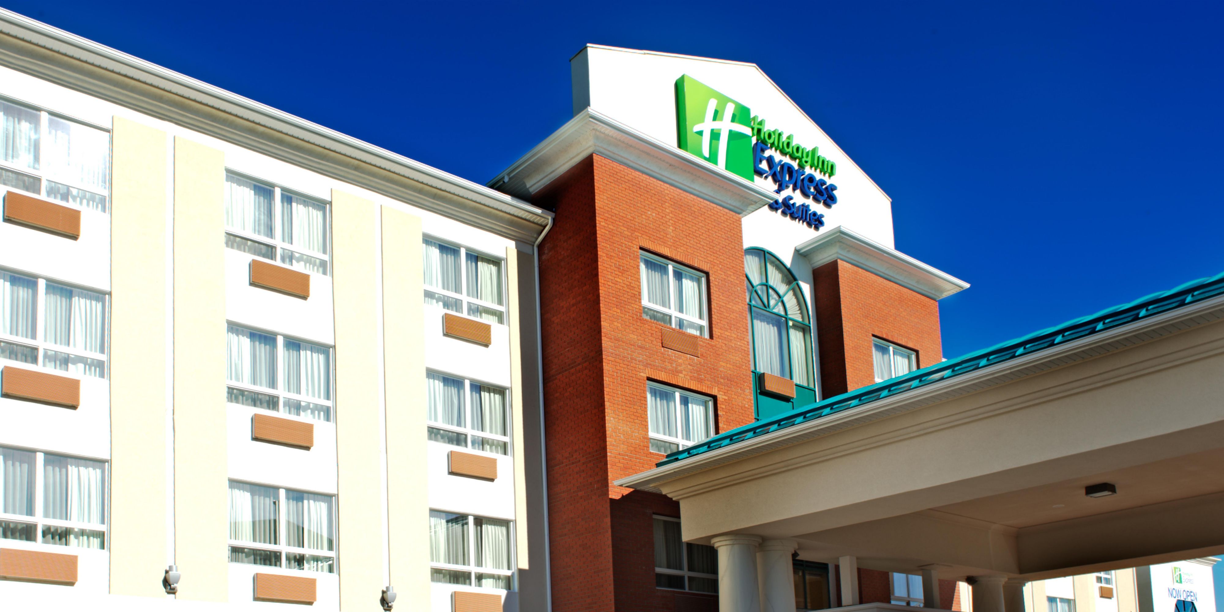 Holiday Inn Express Suites Edson Hotel In Edson By Ihg