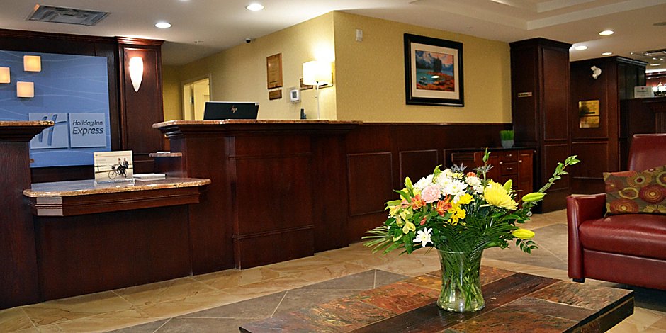Holiday Inn Express Suites Edson Hotel In Edson By Ihg
