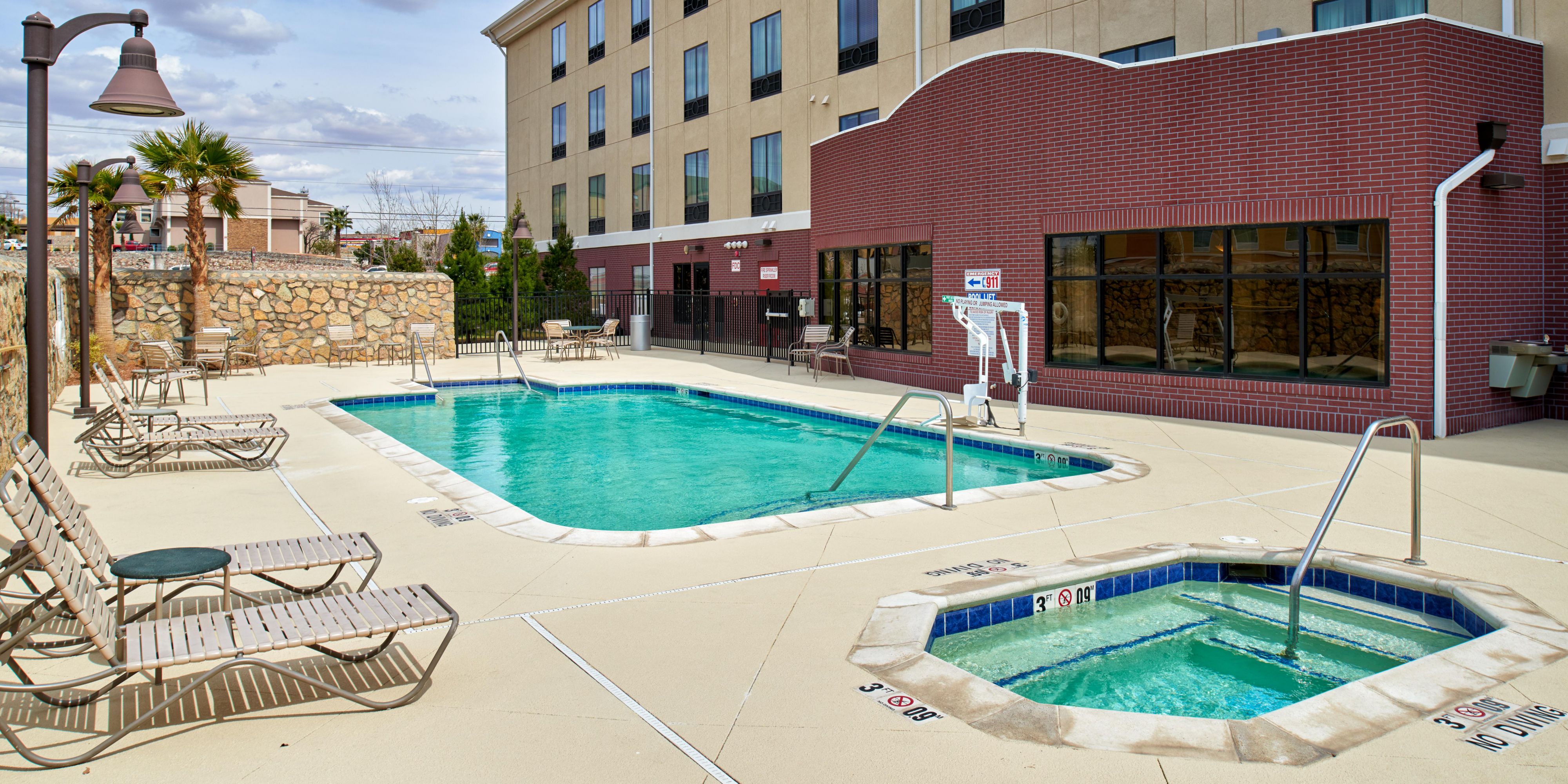 Holiday Inn Express Suites El Paso Airport Hotel By Ihg