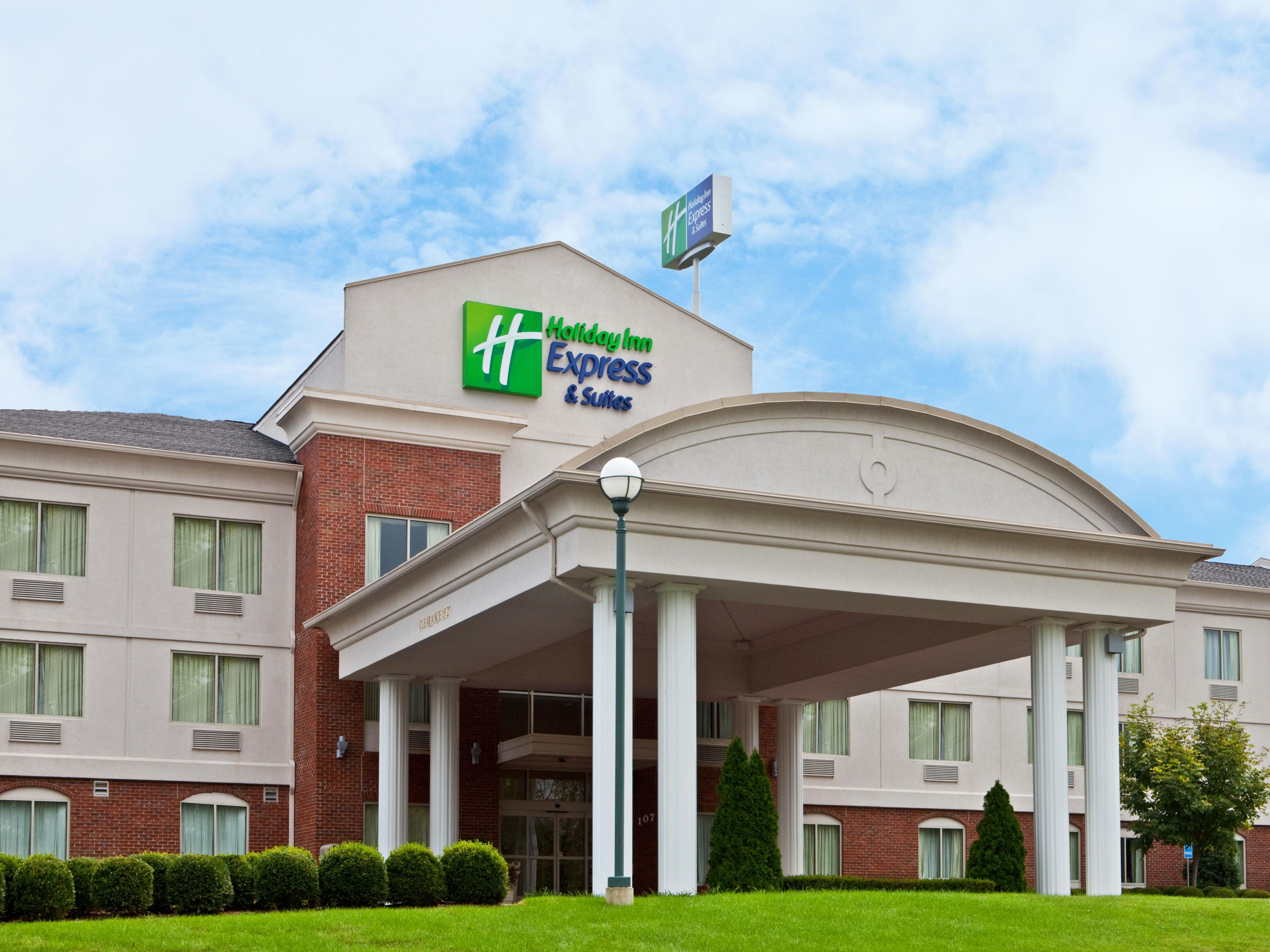 Holiday Inn Express & Suites Elizabethtown Hotel by IHG