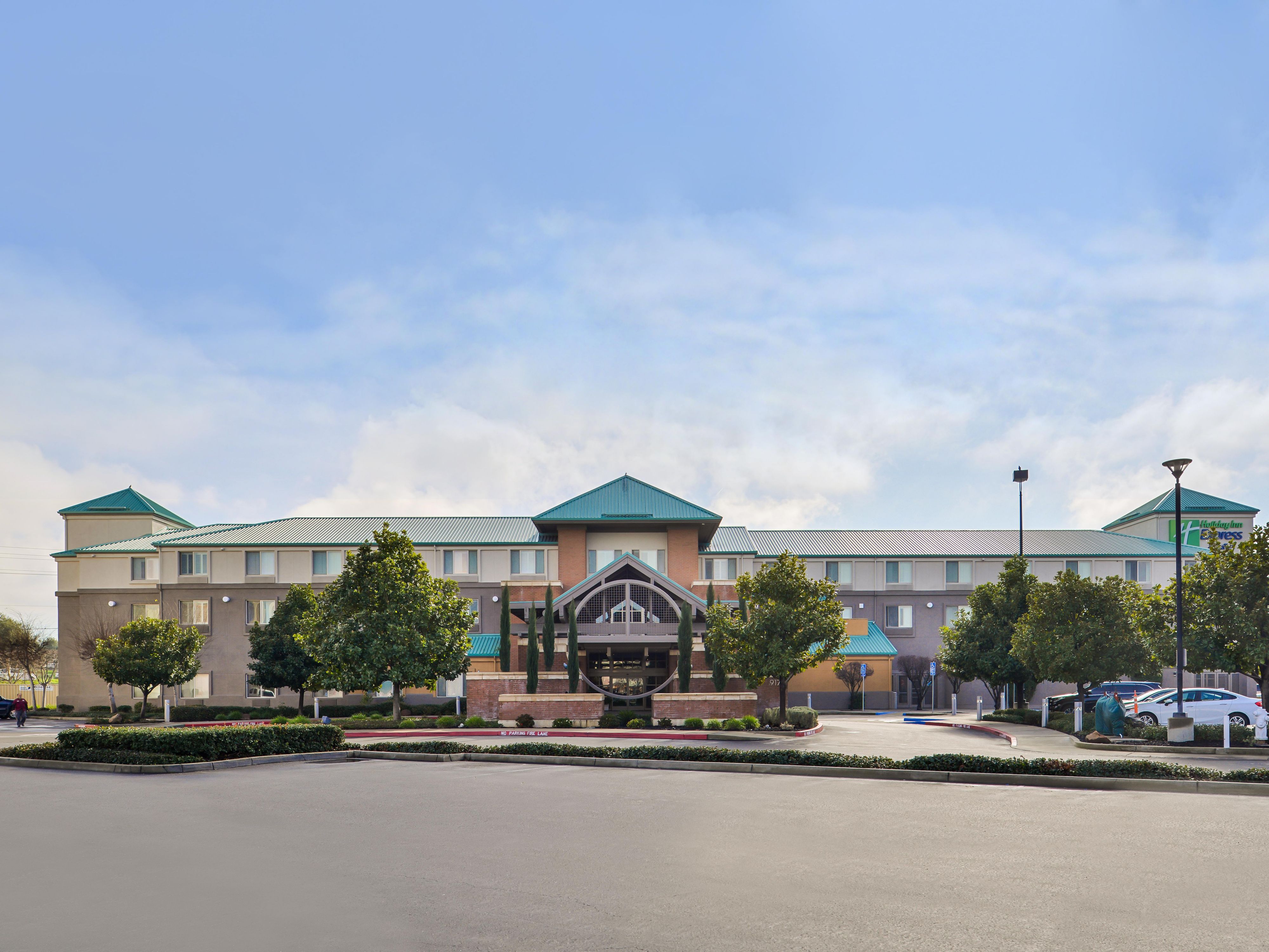 Hotels in Elk Grove, CA Holiday Inn Express & Suites Elk Grove