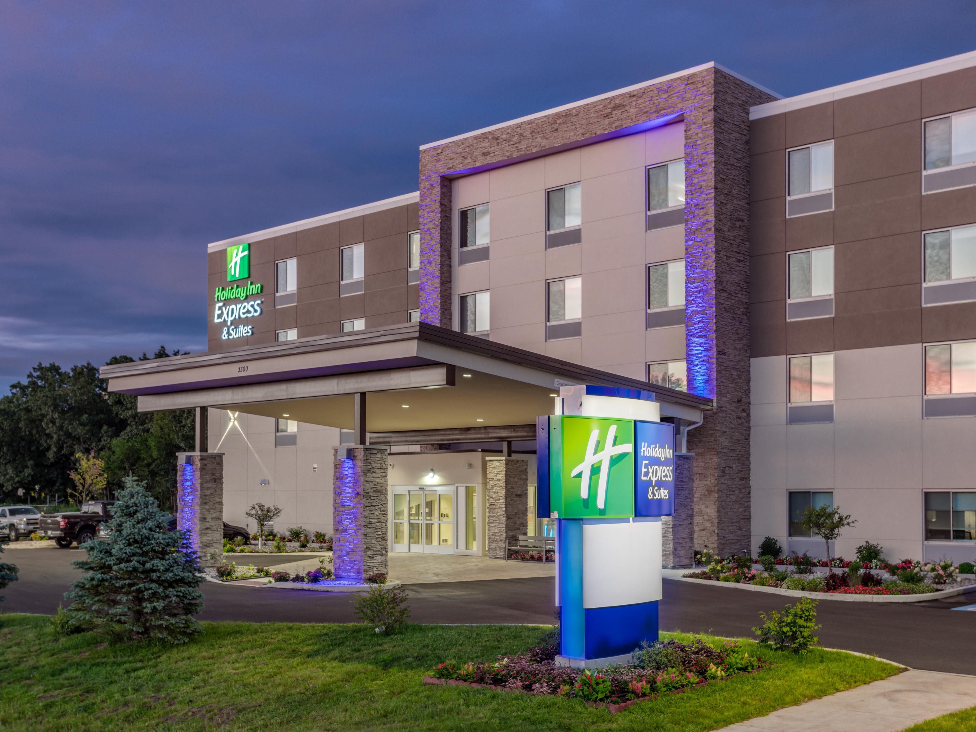 Holiday Inn Express Suites Elkhart North Hotel In Elkhart By Ihg