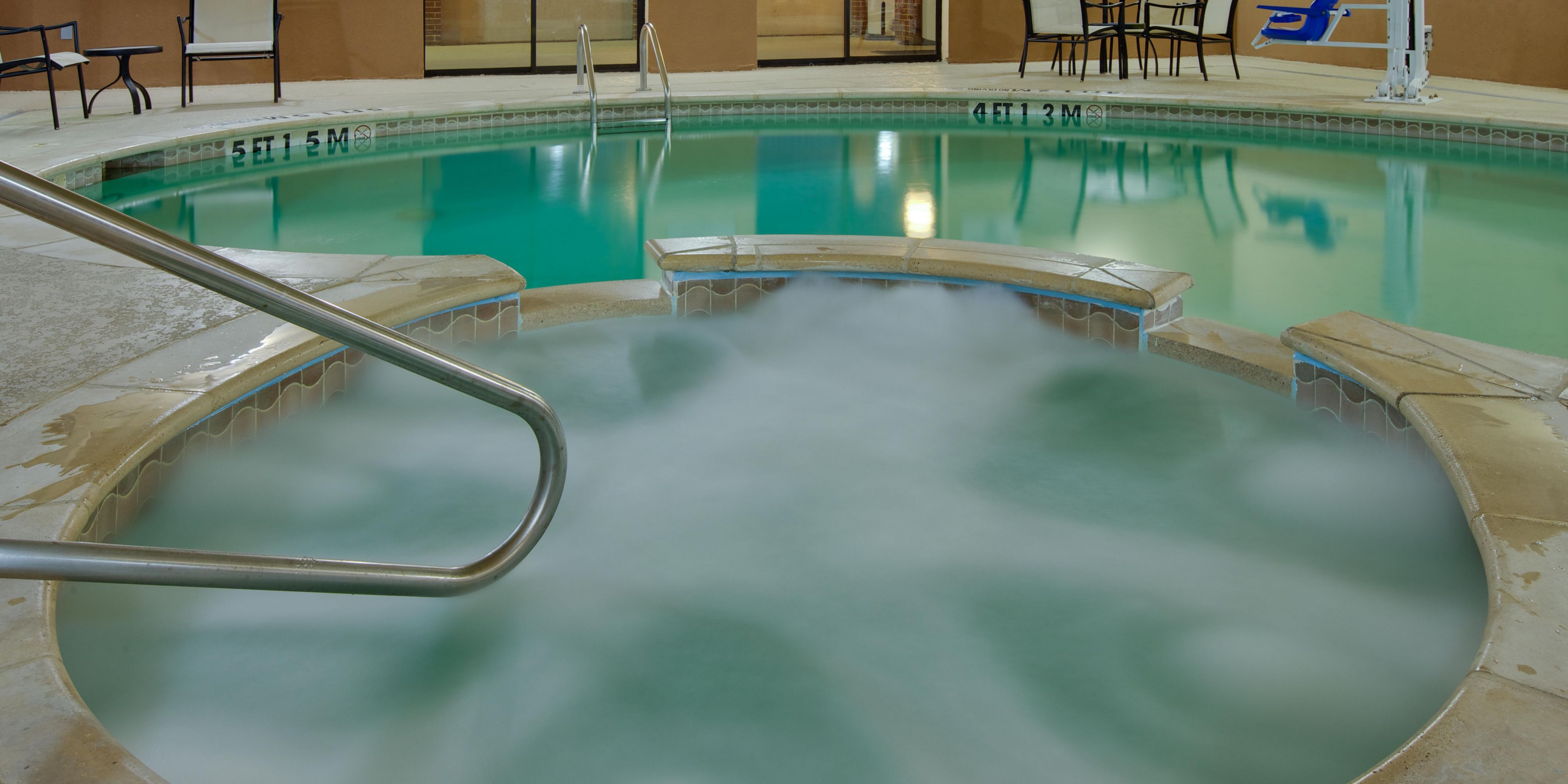 Holiday Inn Express Suites Ennis Hotel By Ihg