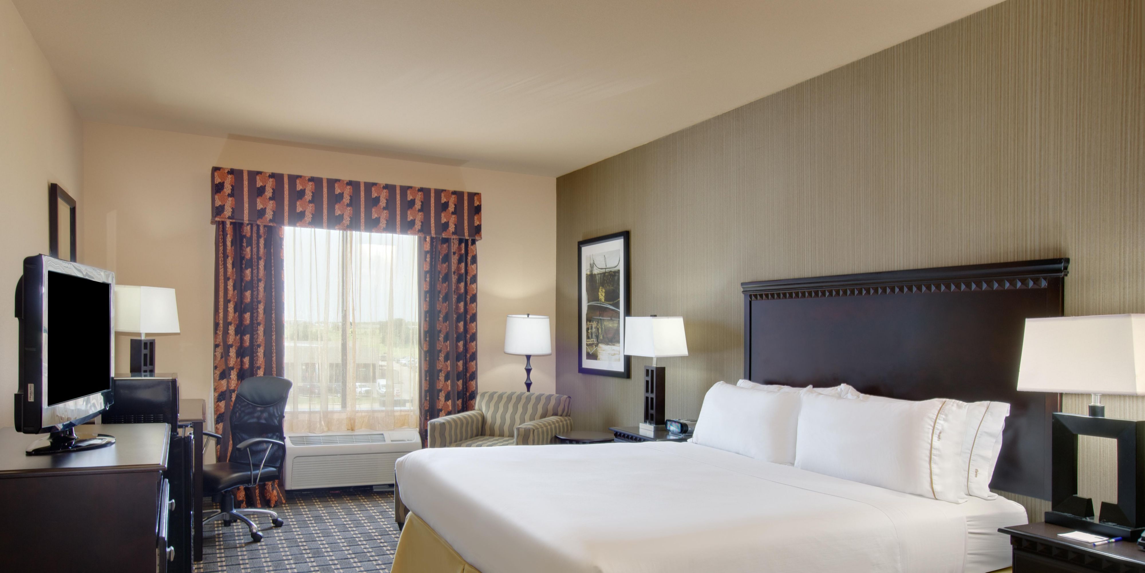 Holiday Inn Express Suites Ennis Hotel By Ihg