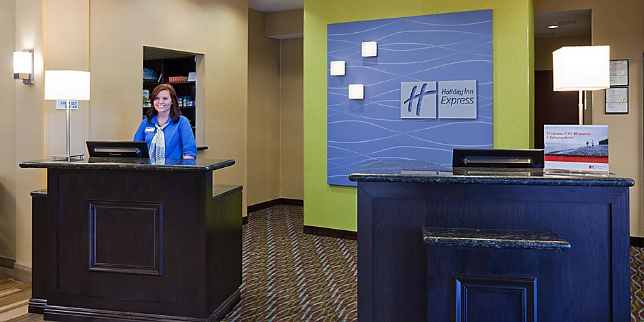 Holiday Inn Express Suites Fort Dodge Hotel By Ihg