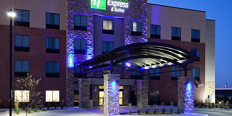 Holiday Inn Express Suites Fort Dodge Hotel By Ihg