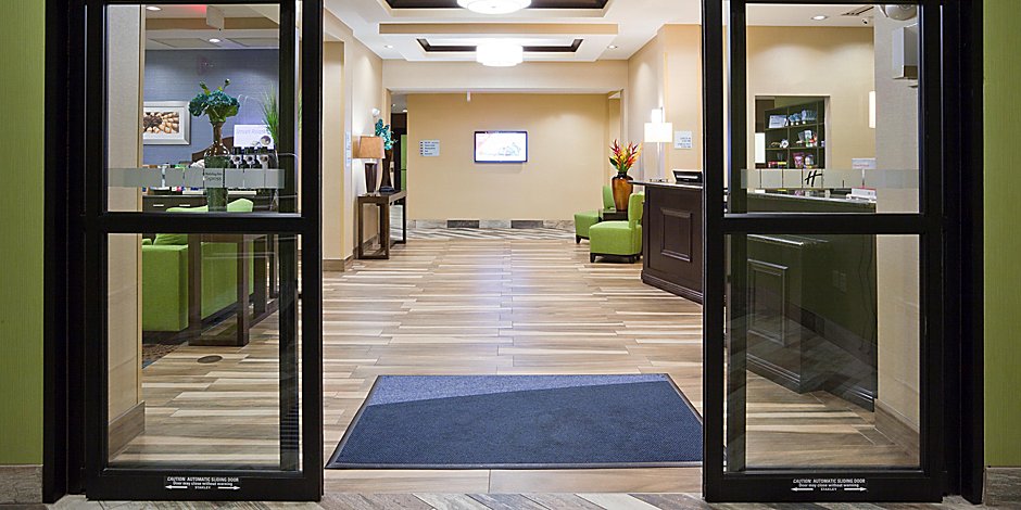 Holiday Inn Express Suites Fort Dodge Hotel By Ihg